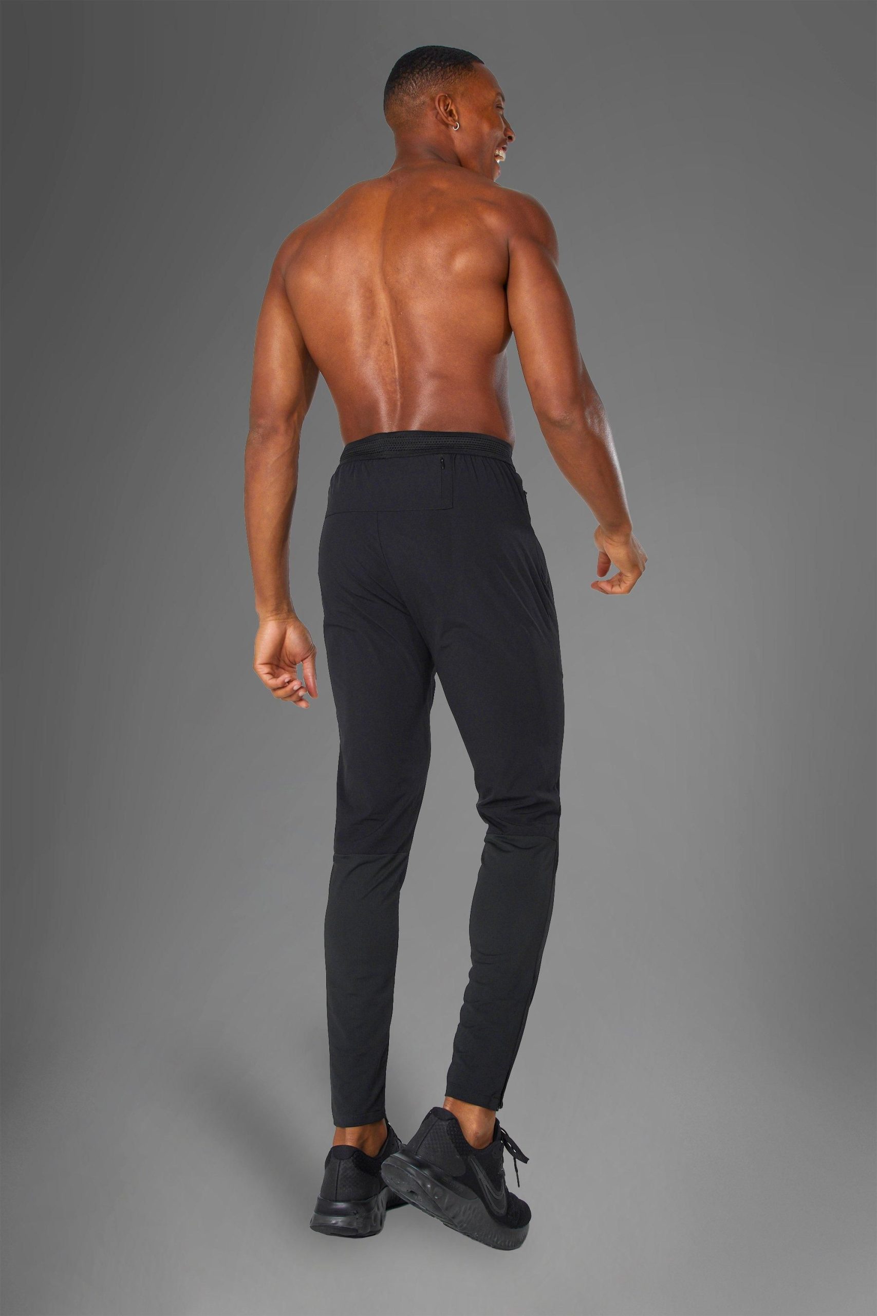 Man Active Gym 2 Pack Lightweight Tapered Jogger - Image 2