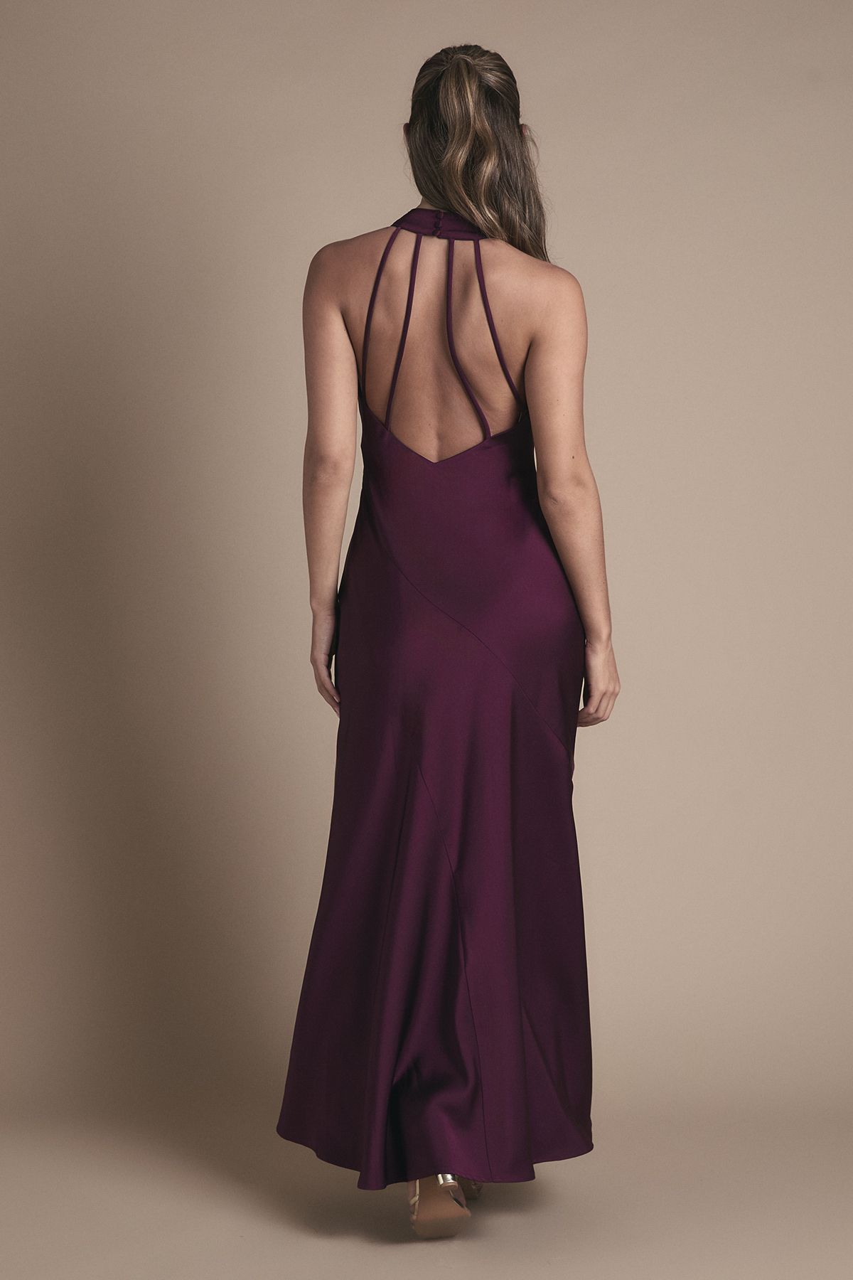 Oasis by Coast Cowl Halterneck Satin Maxi Bridesmaid Dress - Image 4