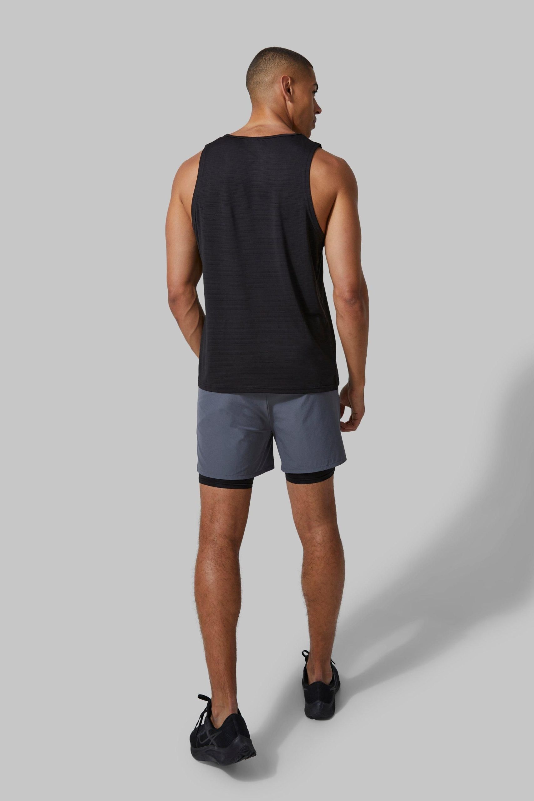 Man Active Engineered Performance Regular Fit Vest - Image 2
