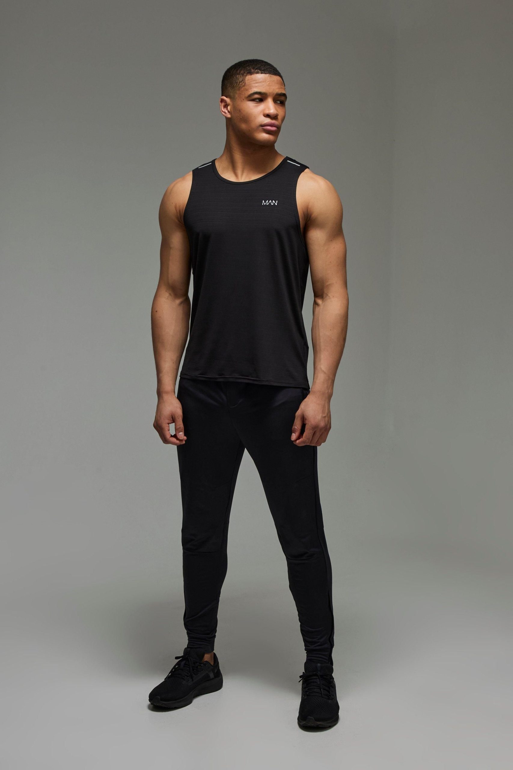 Man Active Engineered Performance Regular Fit Vest - Image 5