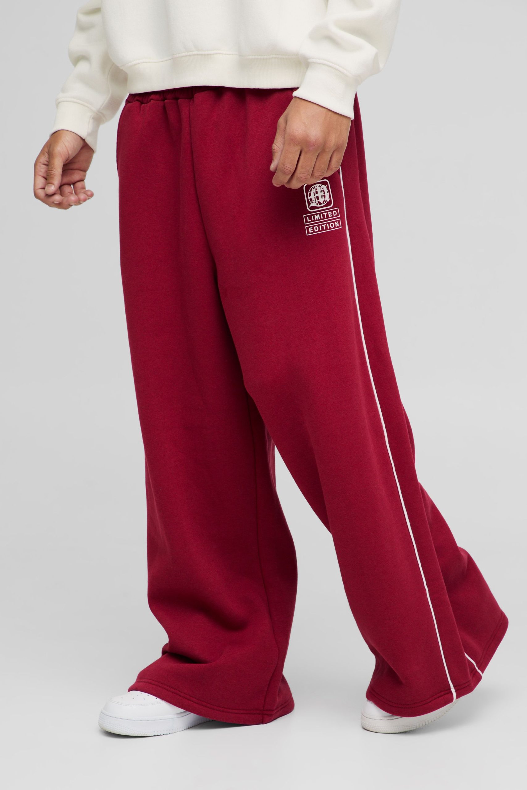 Extreme Wide Leg Printed Piping Jogger
