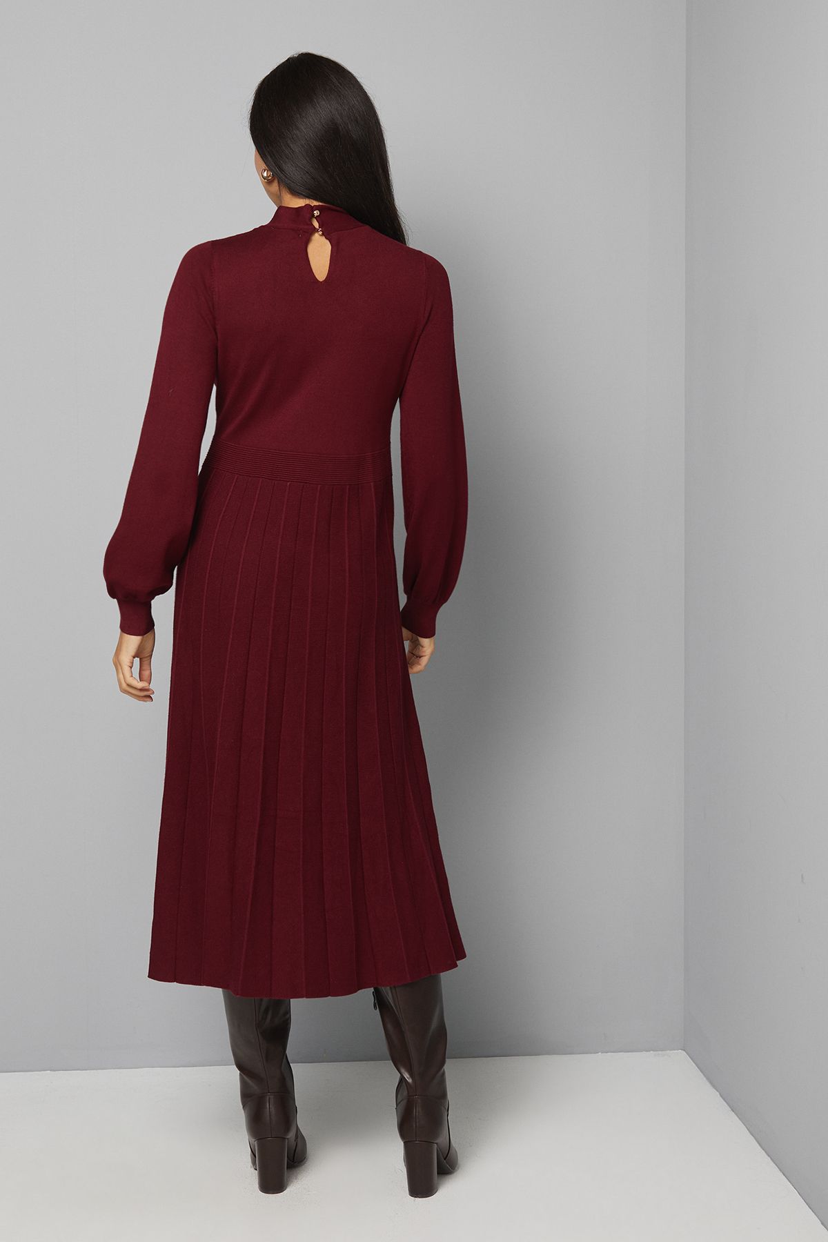 Twist Neck Keyhole Pleated Dress - Image 3
