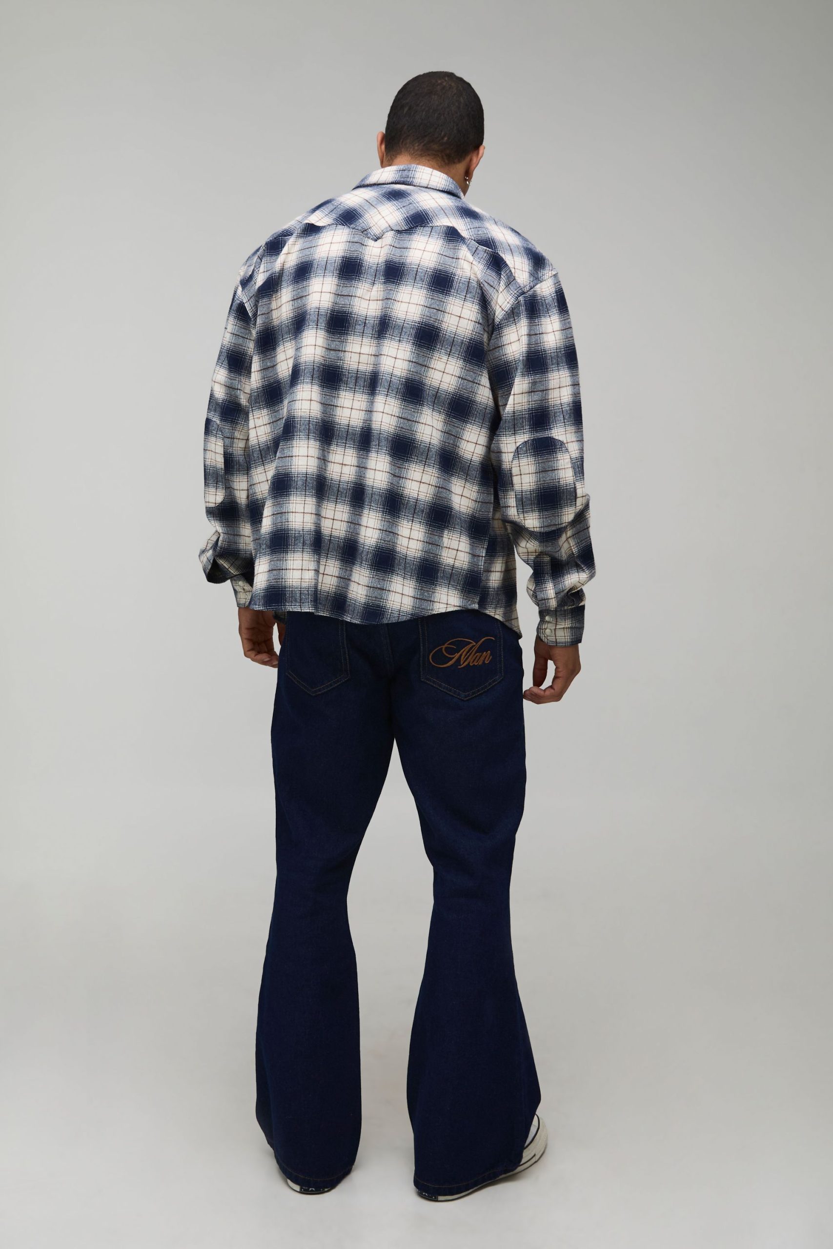 Pocket Embroidery Rigid Flared Jeans - Image 2