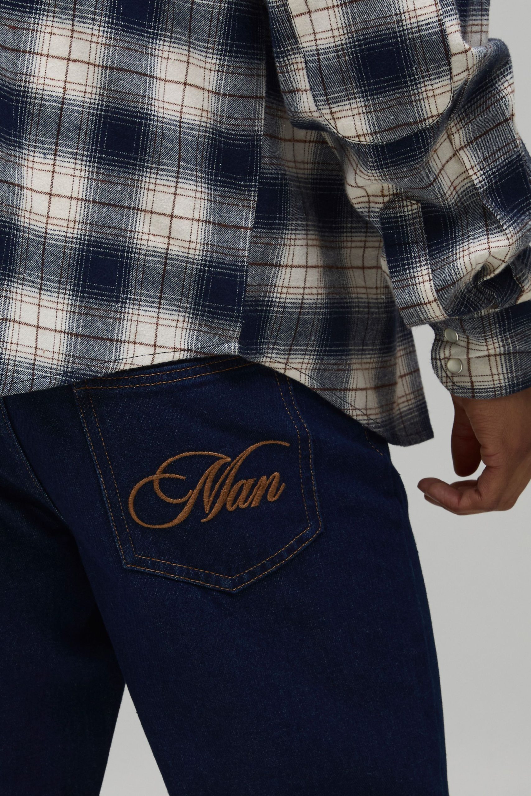 Pocket Embroidery Rigid Flared Jeans - Image 3