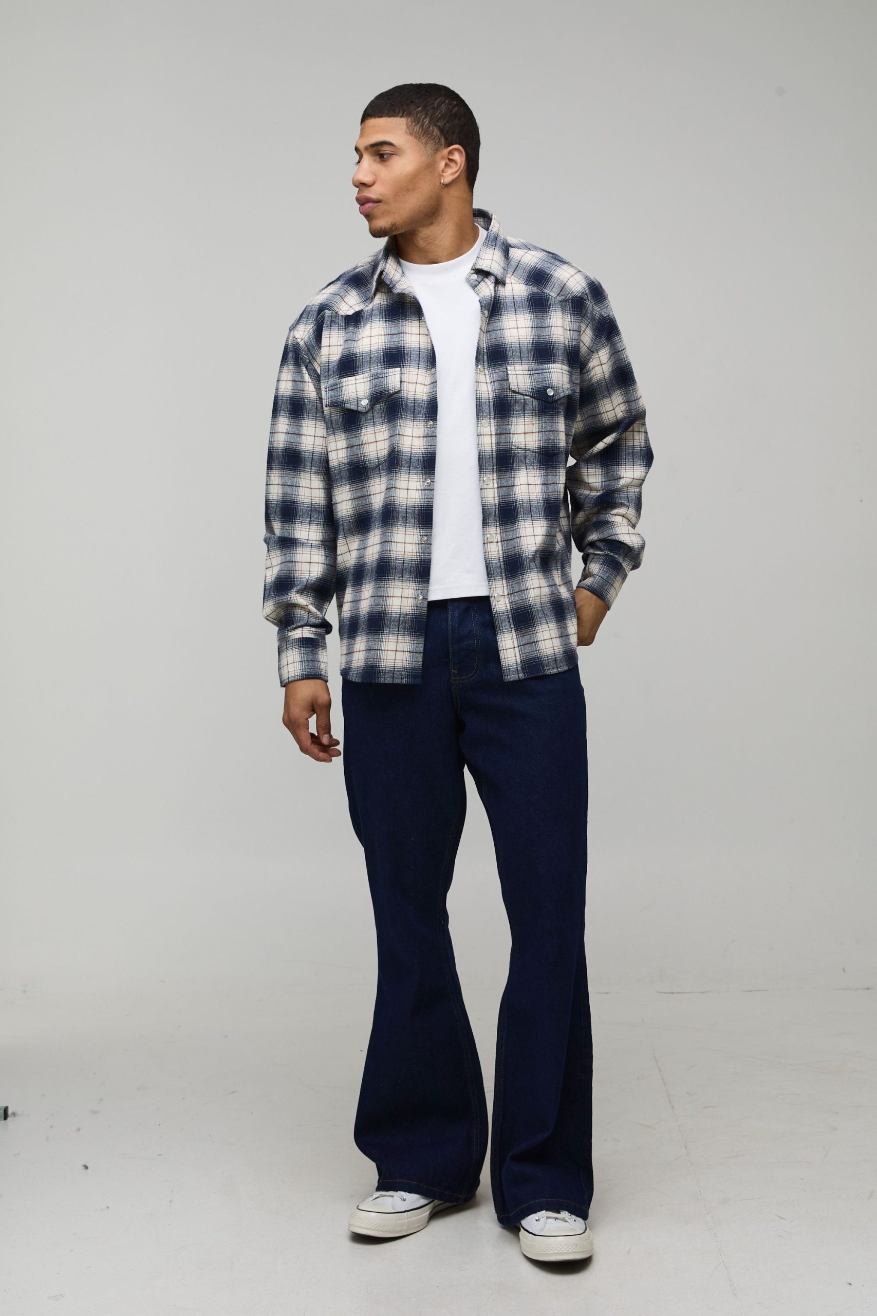 Pocket Embroidery Rigid Flared Jeans - Image 4