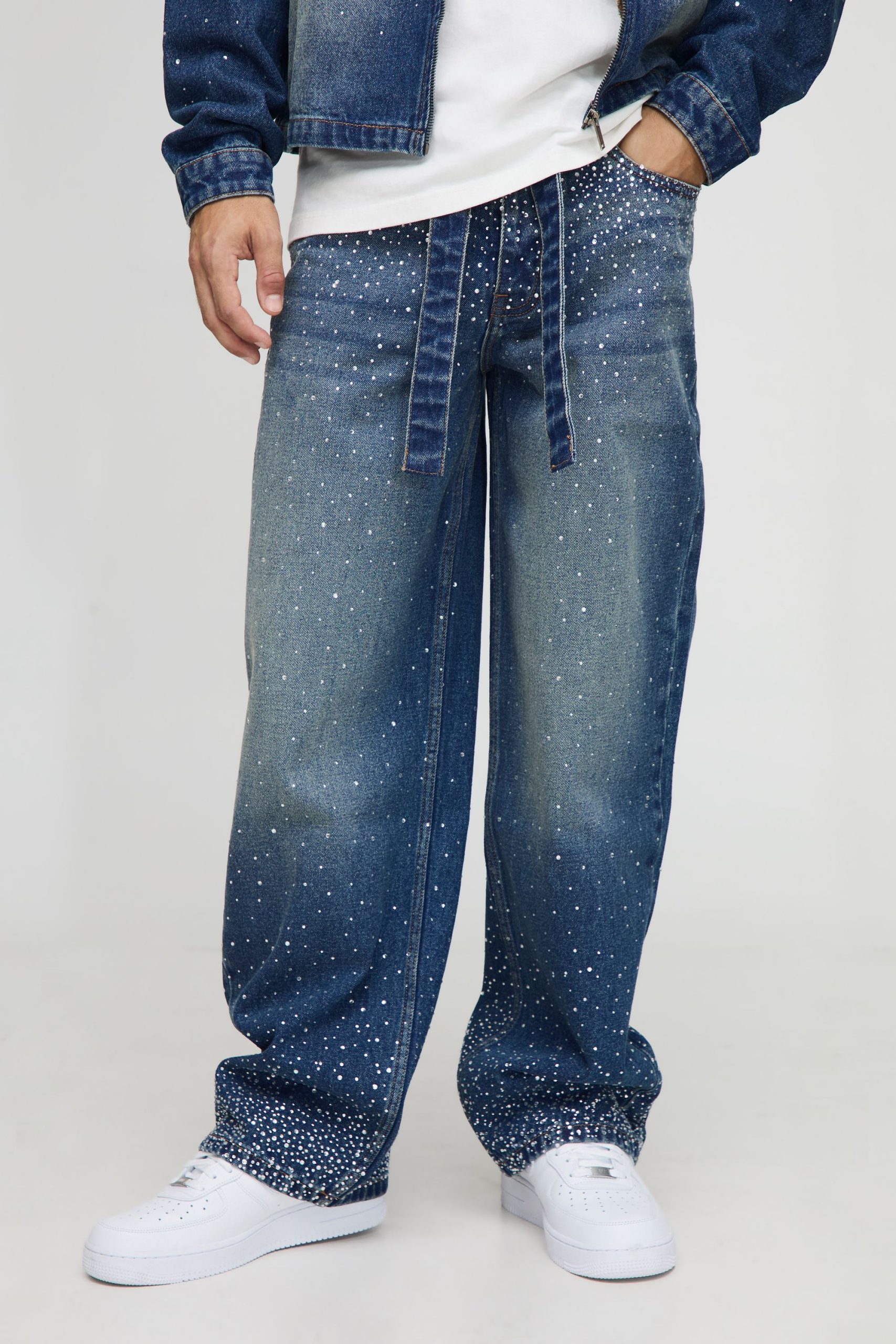 Relaxed Fit Belted Rhinestone Blue Washed Jeans