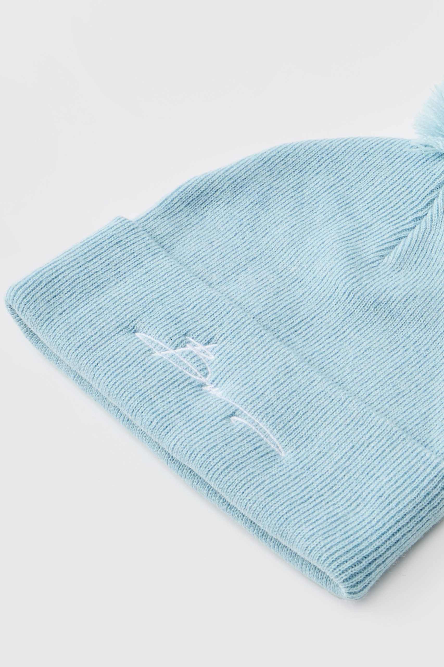 Man Embroidered Classic Beanie - Image 4
