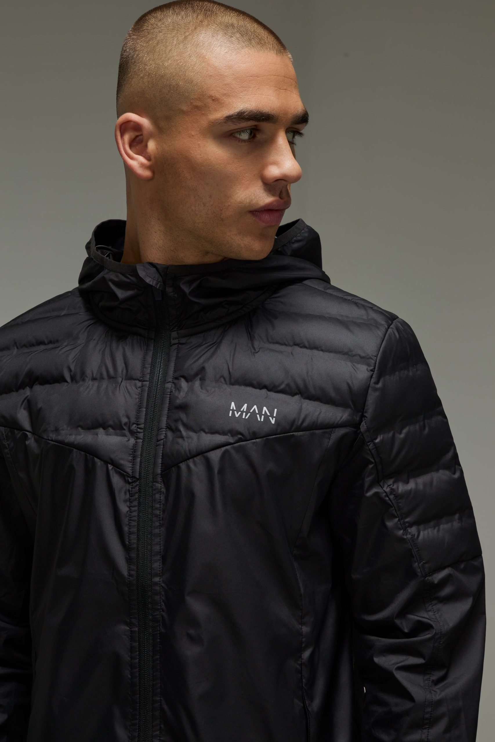 Man Active Lightweight Quilted Regular Fit Windbreaker - Image 3