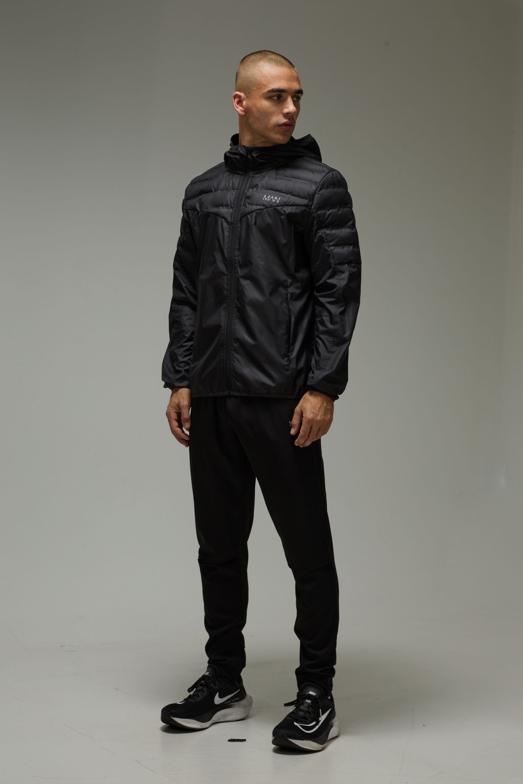 Man Active Lightweight Quilted Regular Fit Windbreaker - Image 4