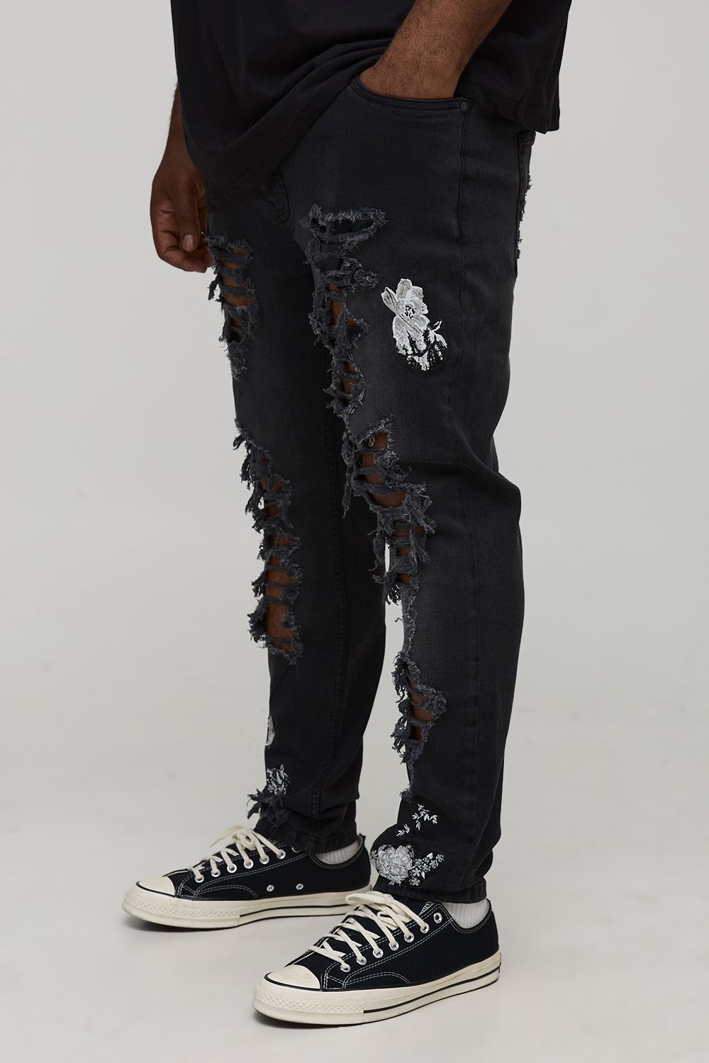Plus Floral Embroidered Ripped Skinny Jeans