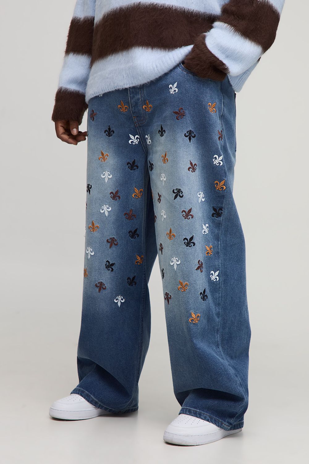Plus Relaxed Rigid Fleur De Lis Embroidered Jeans