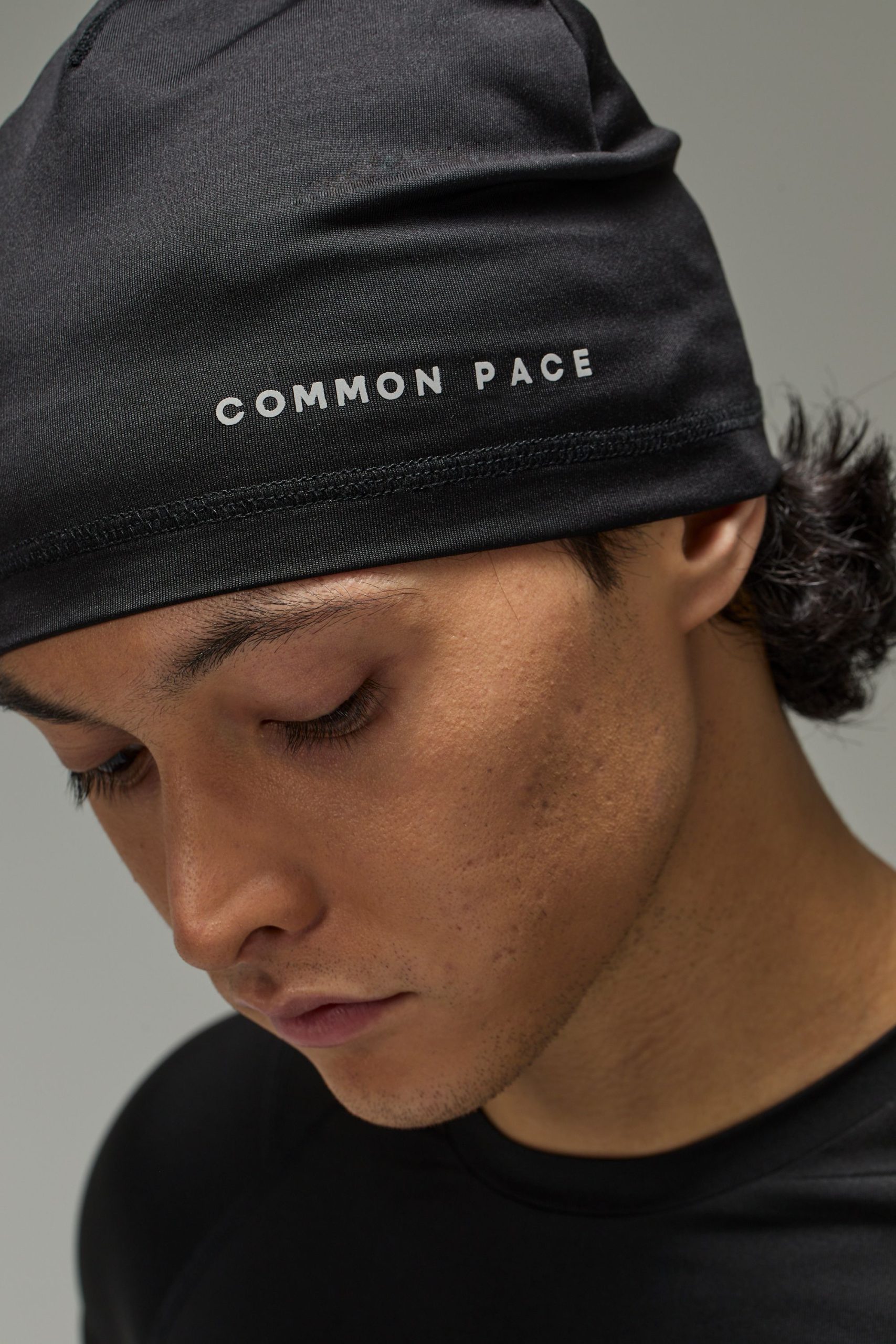 Common Pace Running Reflective Beanie - Image 2