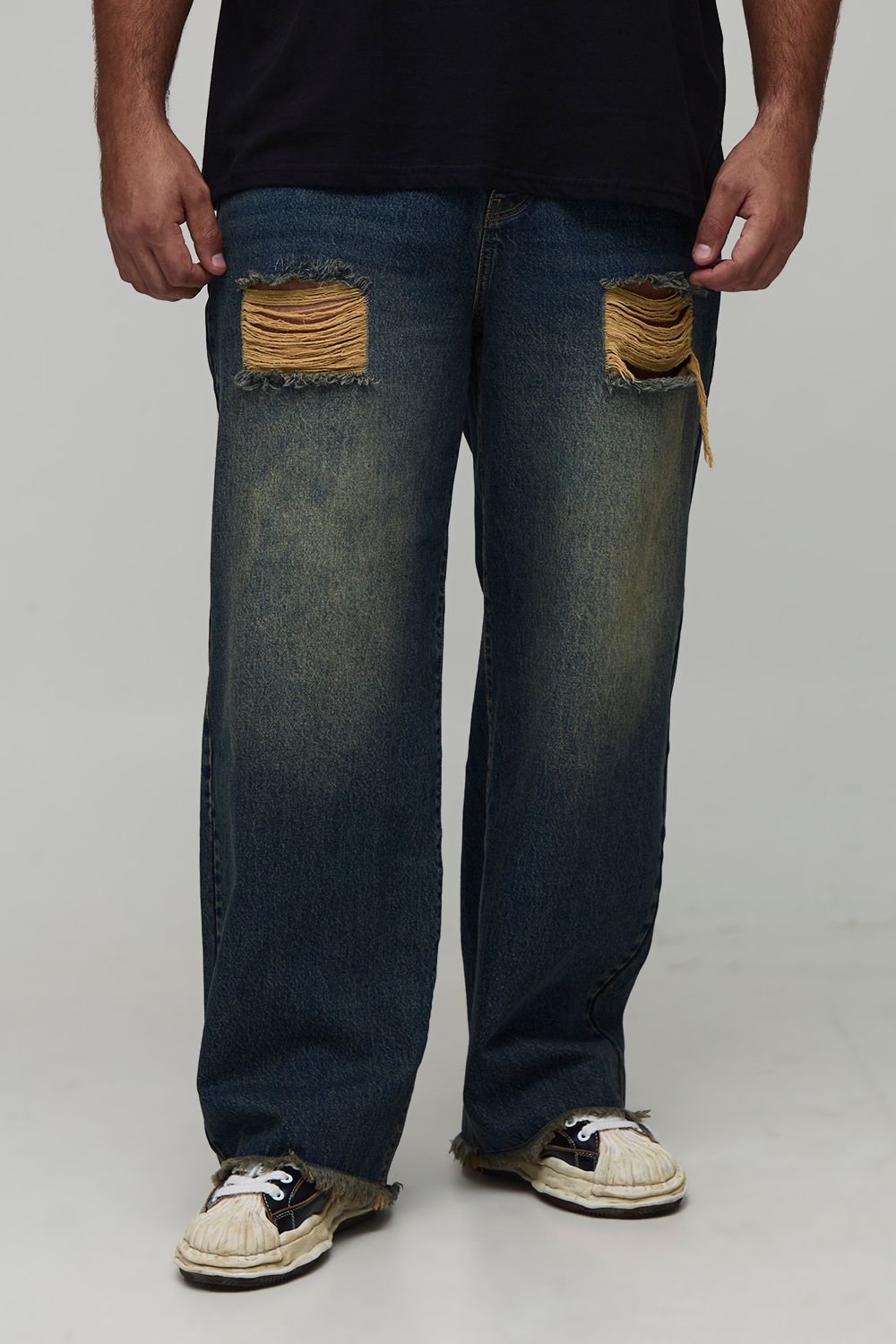 Plus Ripped Raw Hem Stonewash Relaxed Fit Jeans