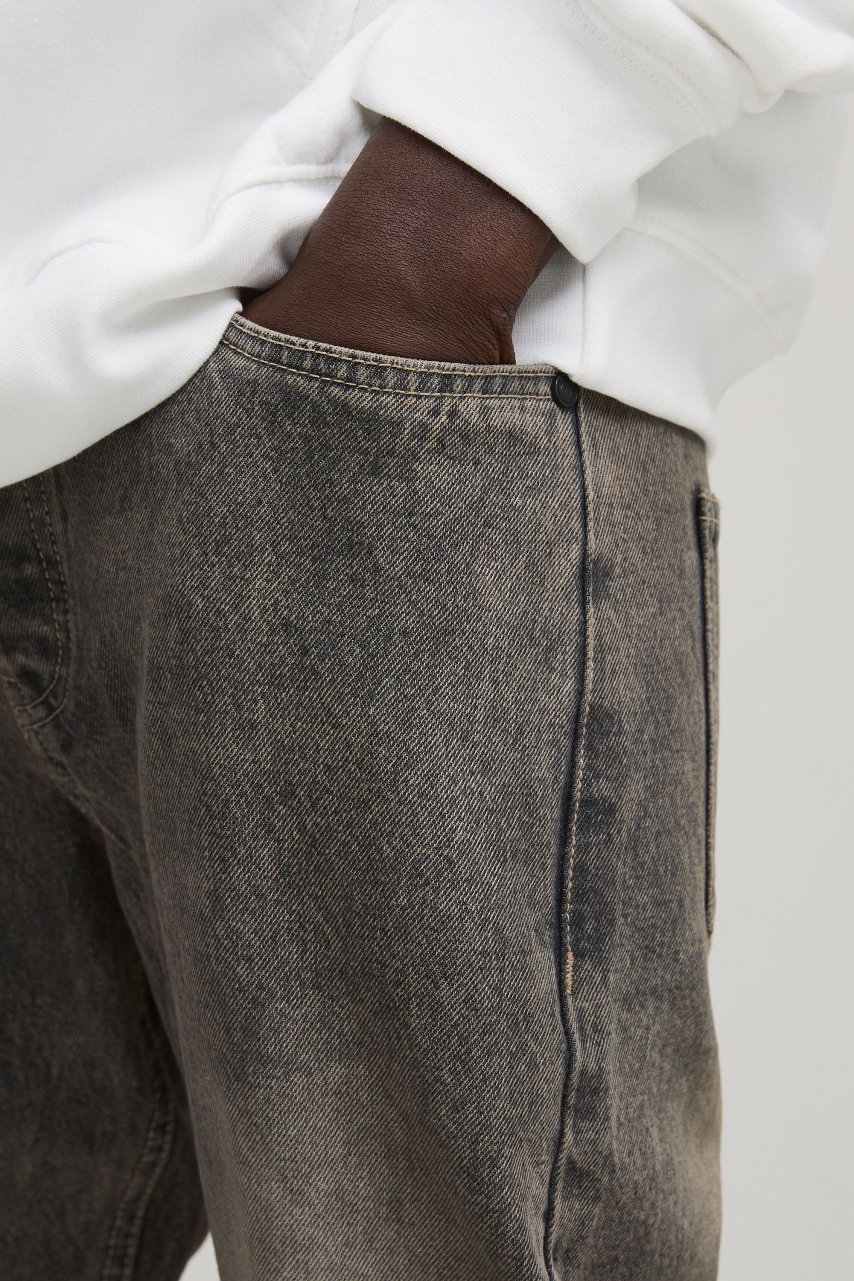 Basic Slim Fit Jeans - Image 3