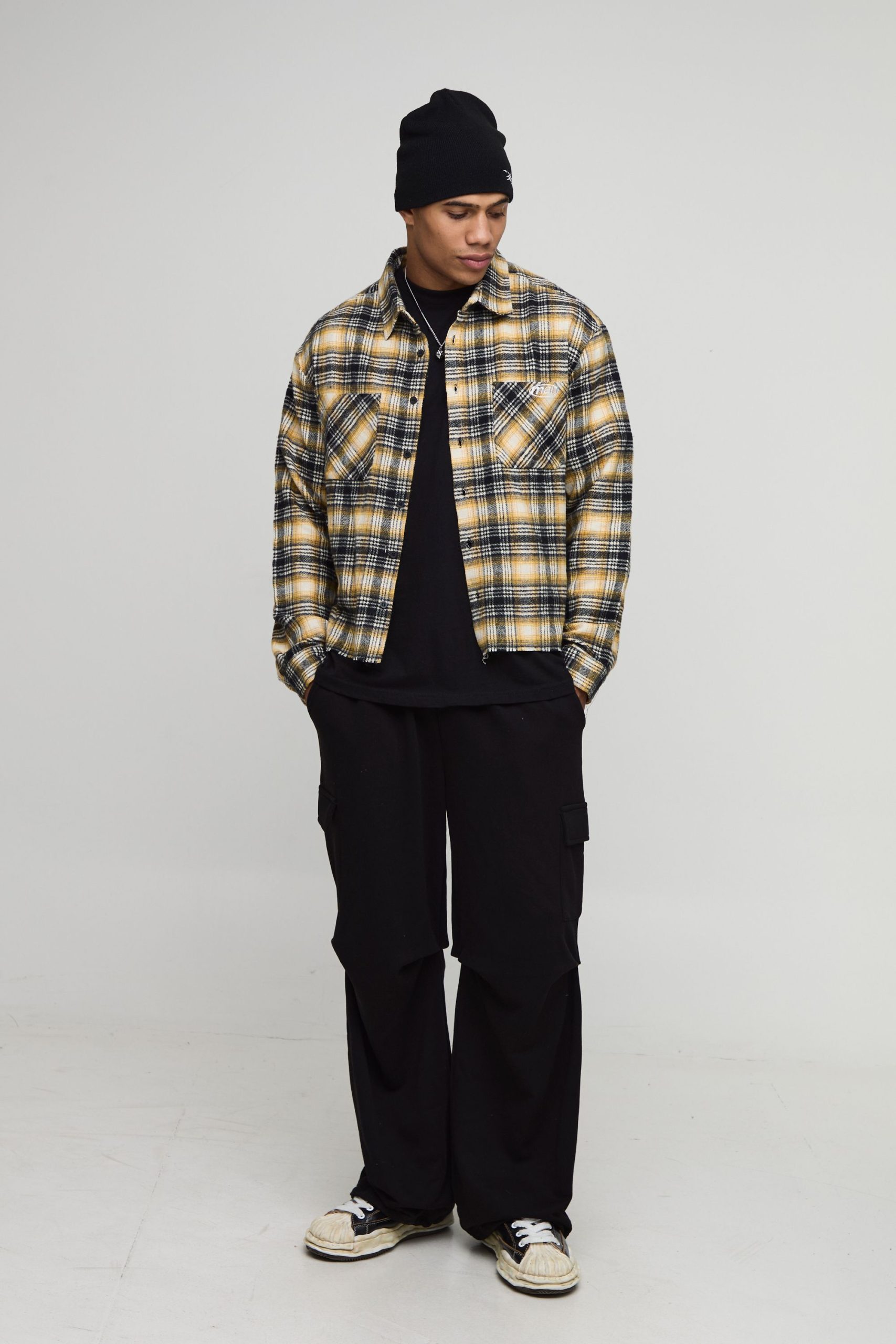 Wide Leg Cargo Pocket Toggle Raw Waistband Jogger - Image 4