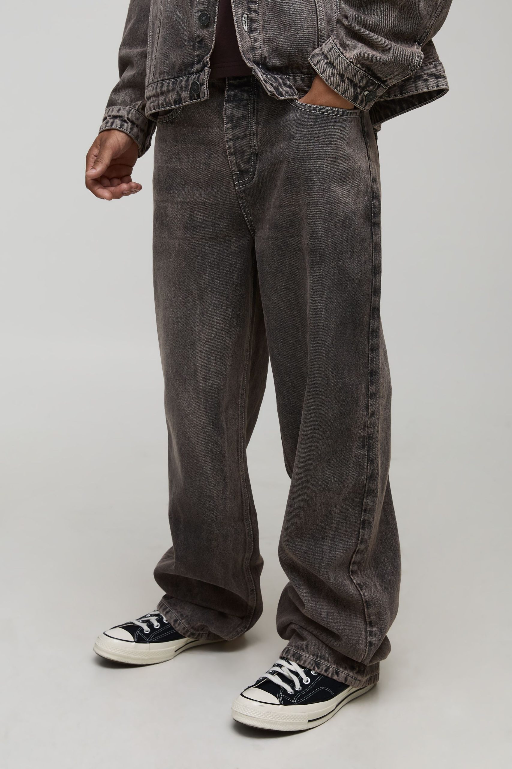 Relaxed Fit Washed Jeans