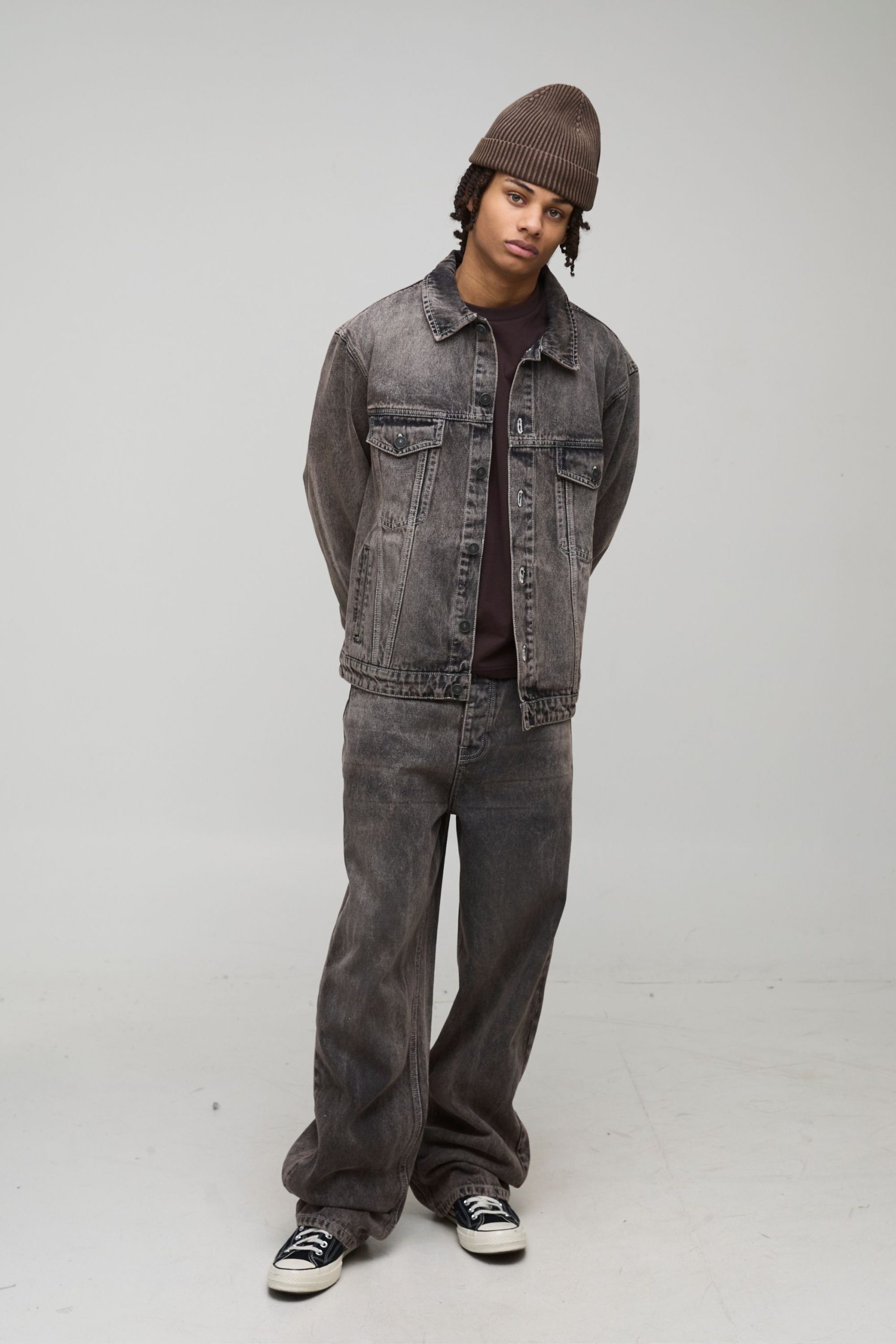 Relaxed Fit Washed Jeans - Image 4