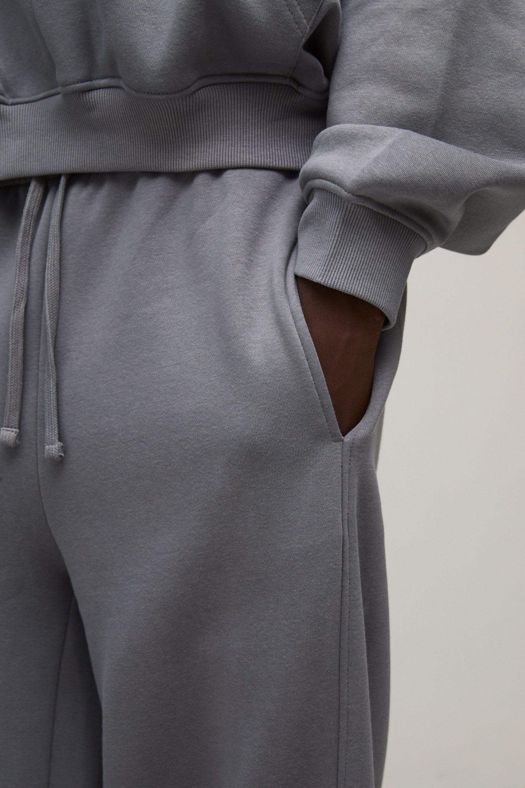 Basic Barrel Fit Jogger - Image 3