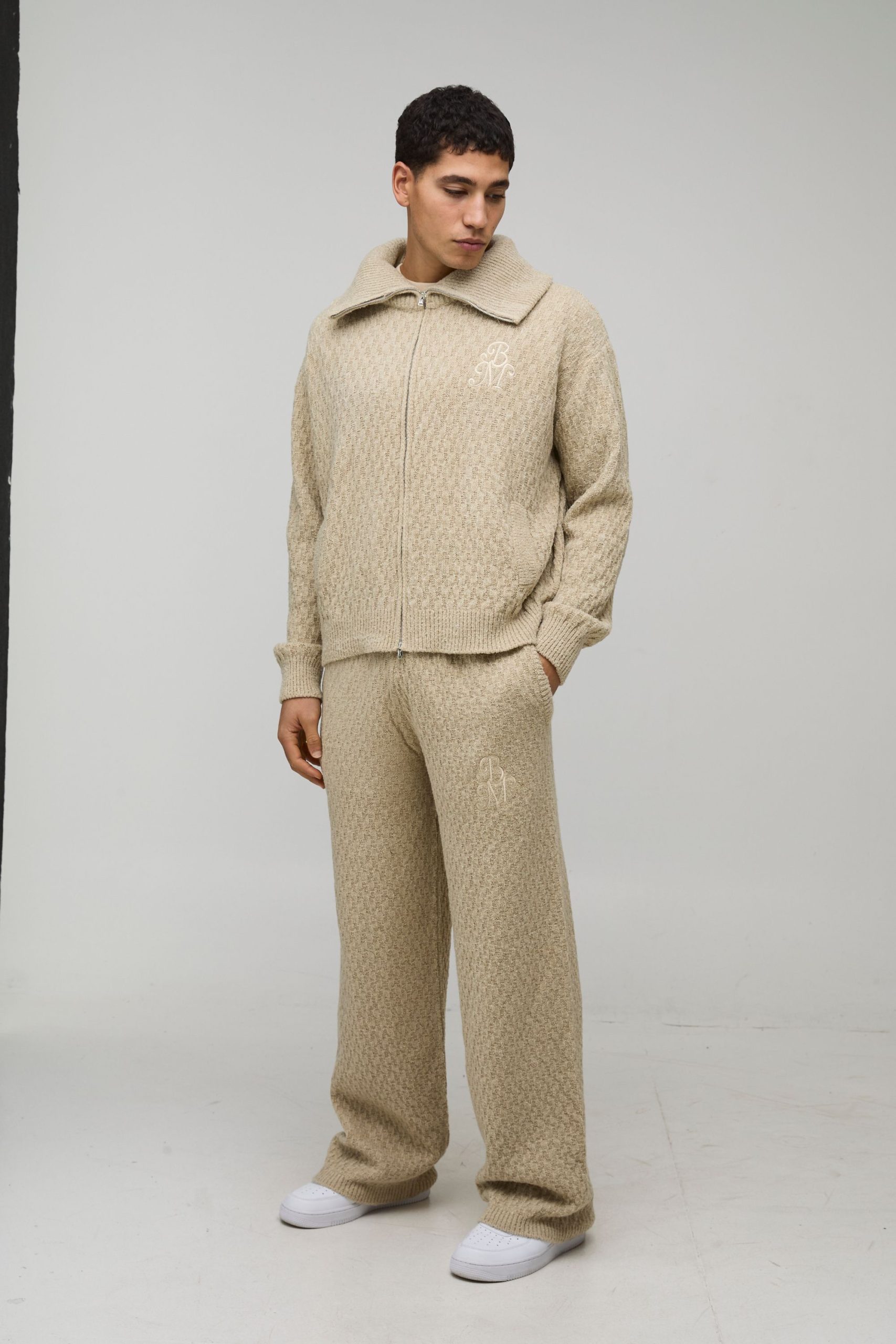 Relaxed Knitted Embroidered Jogger - Image 4