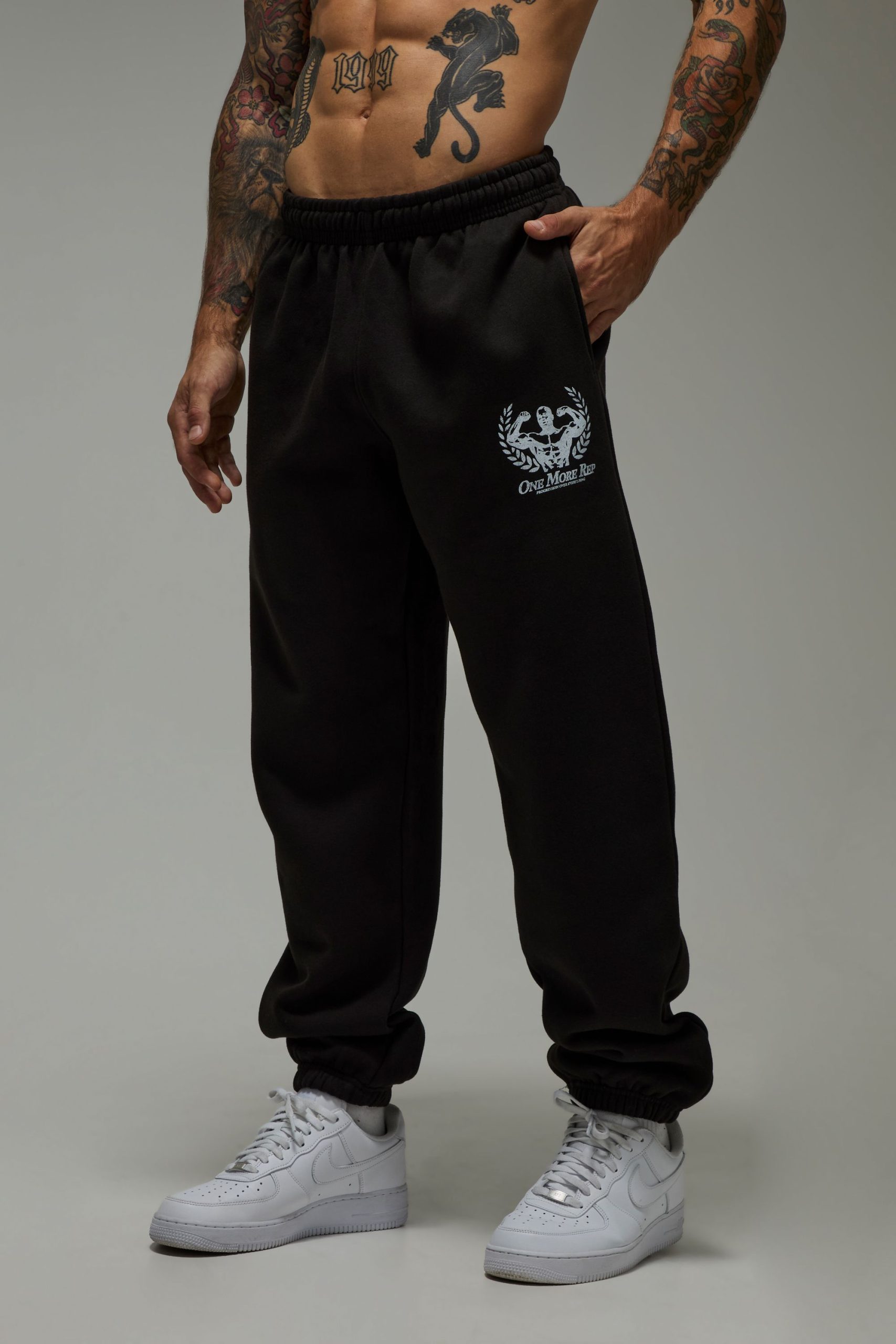One More Rep Wreath Oversized Joggers