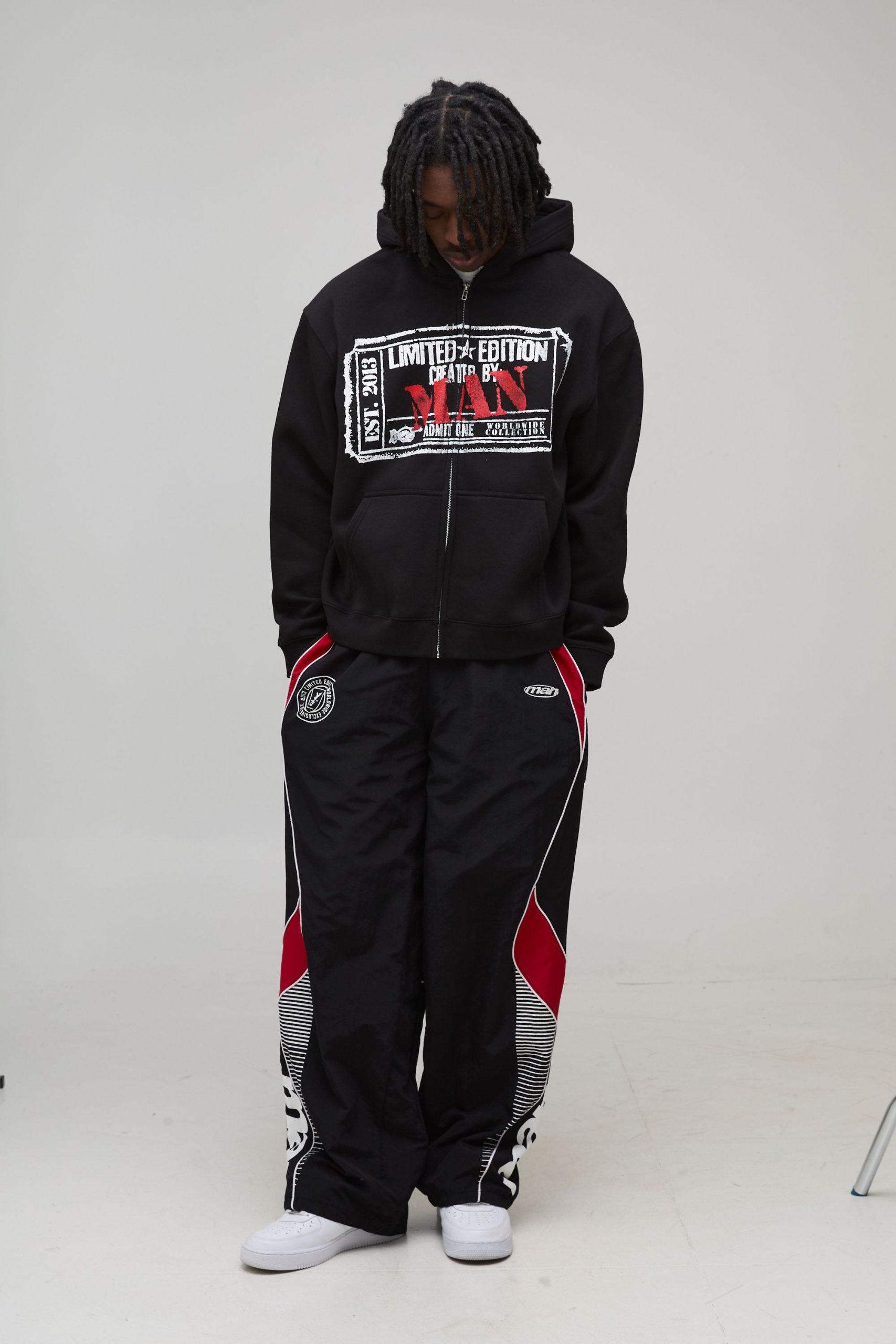 Black Oversized Boxy Heavyweight Graphic Zip Through Hoodie - Image 4