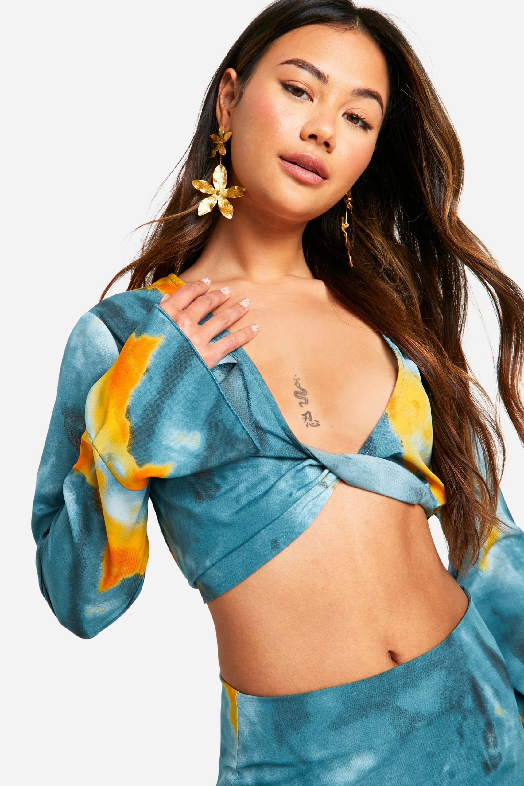 Tonal Tie Dye Twist Front Crop - Image 4