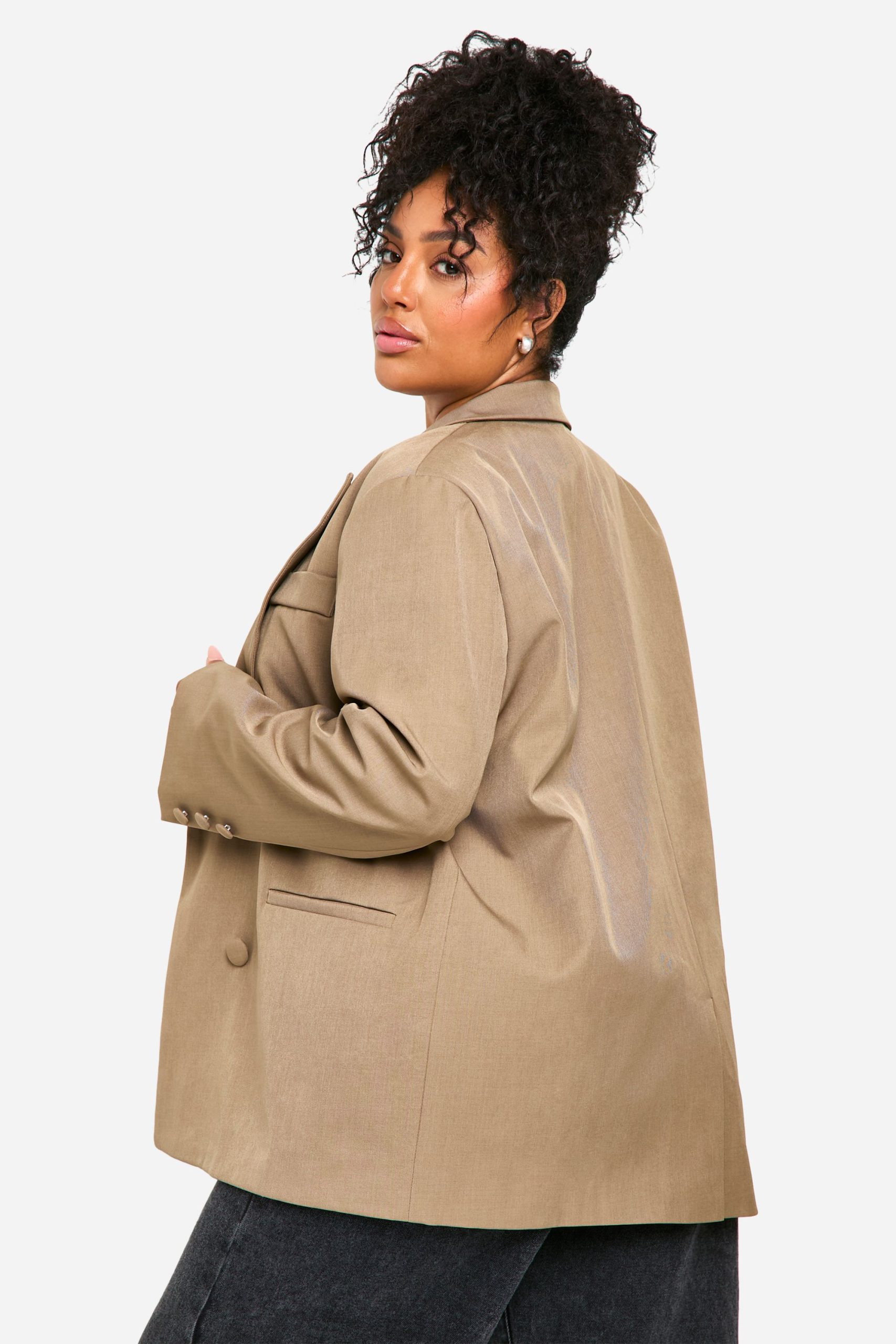Boohoo Basics Plus Essential Oversized Double Breasted Blazer - Image 2