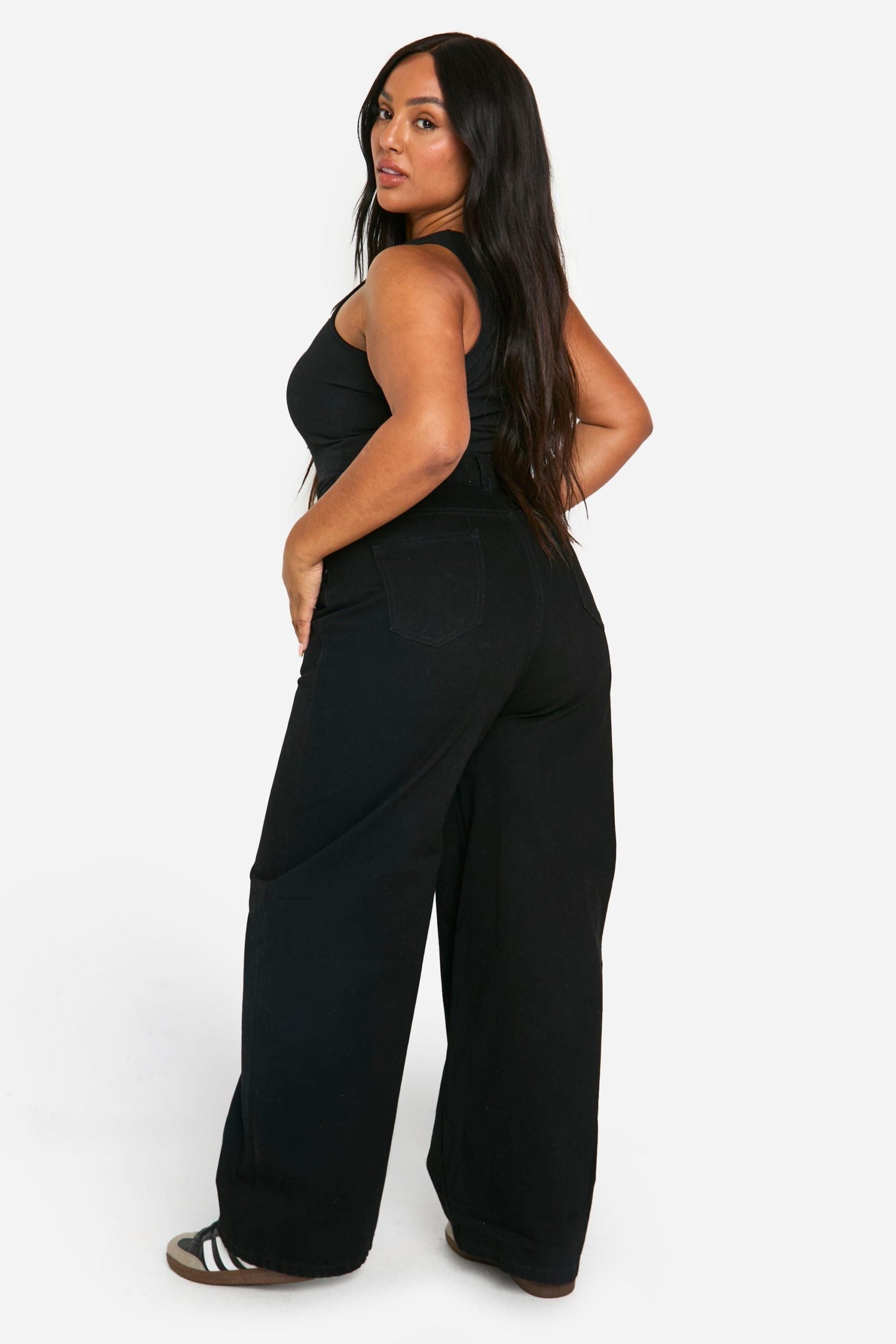 Boohoo Basics Plus Straight Leg Jeans - Image 2
