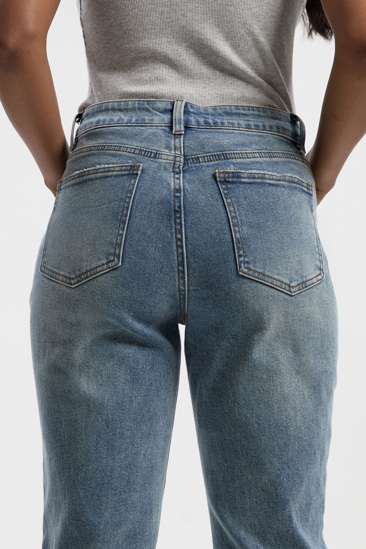 Basic High Waist Flared Jean - Image 4