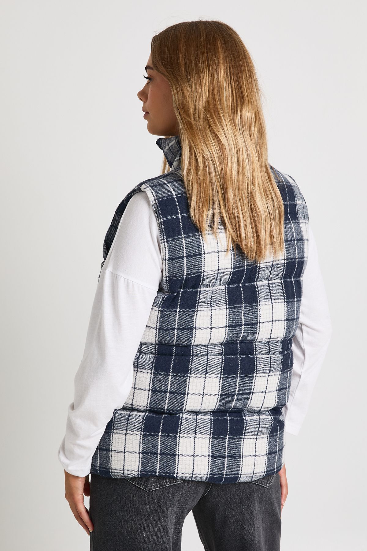 Check Puffer Oversized Gilet - Image 2