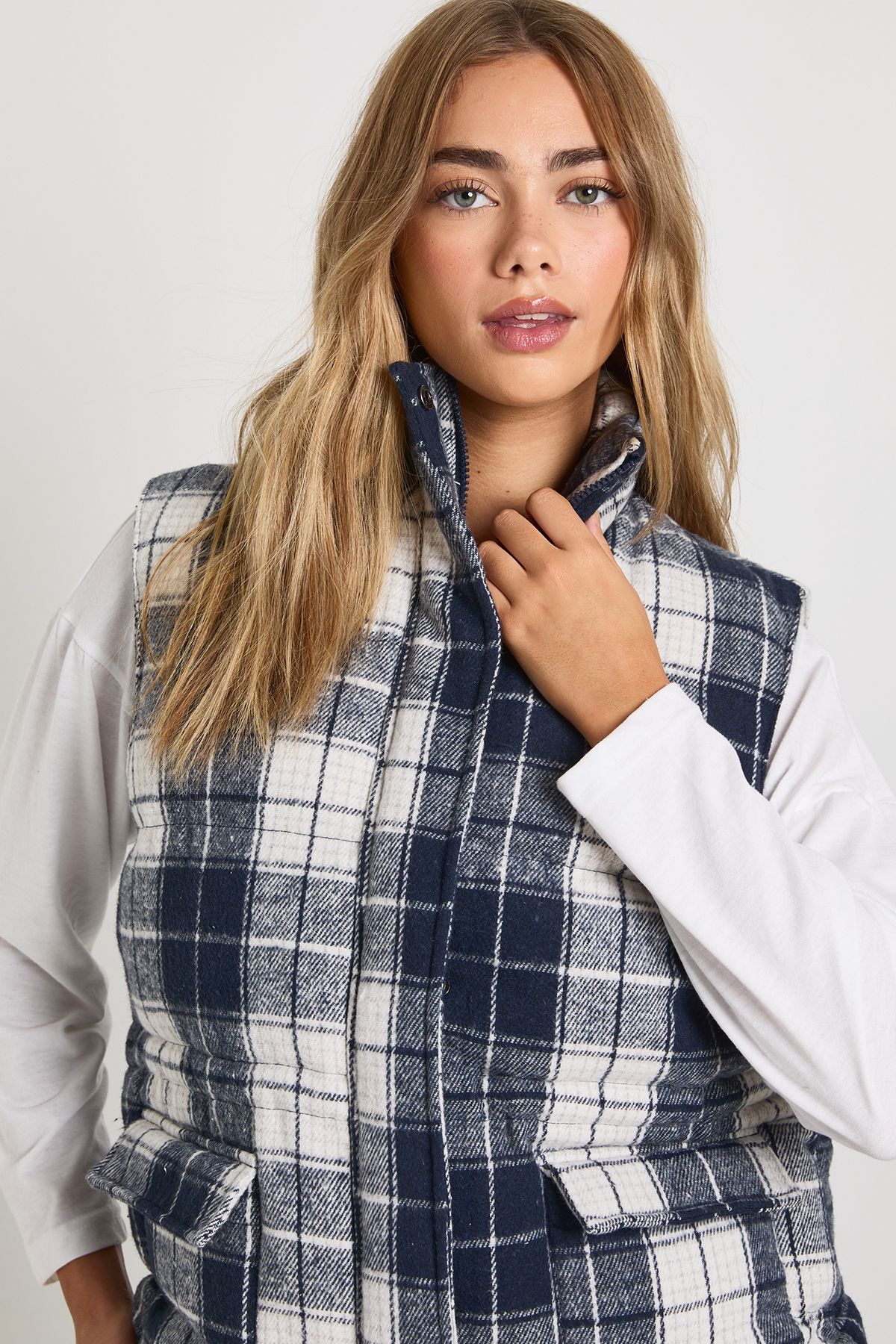 Check Puffer Oversized Gilet - Image 4