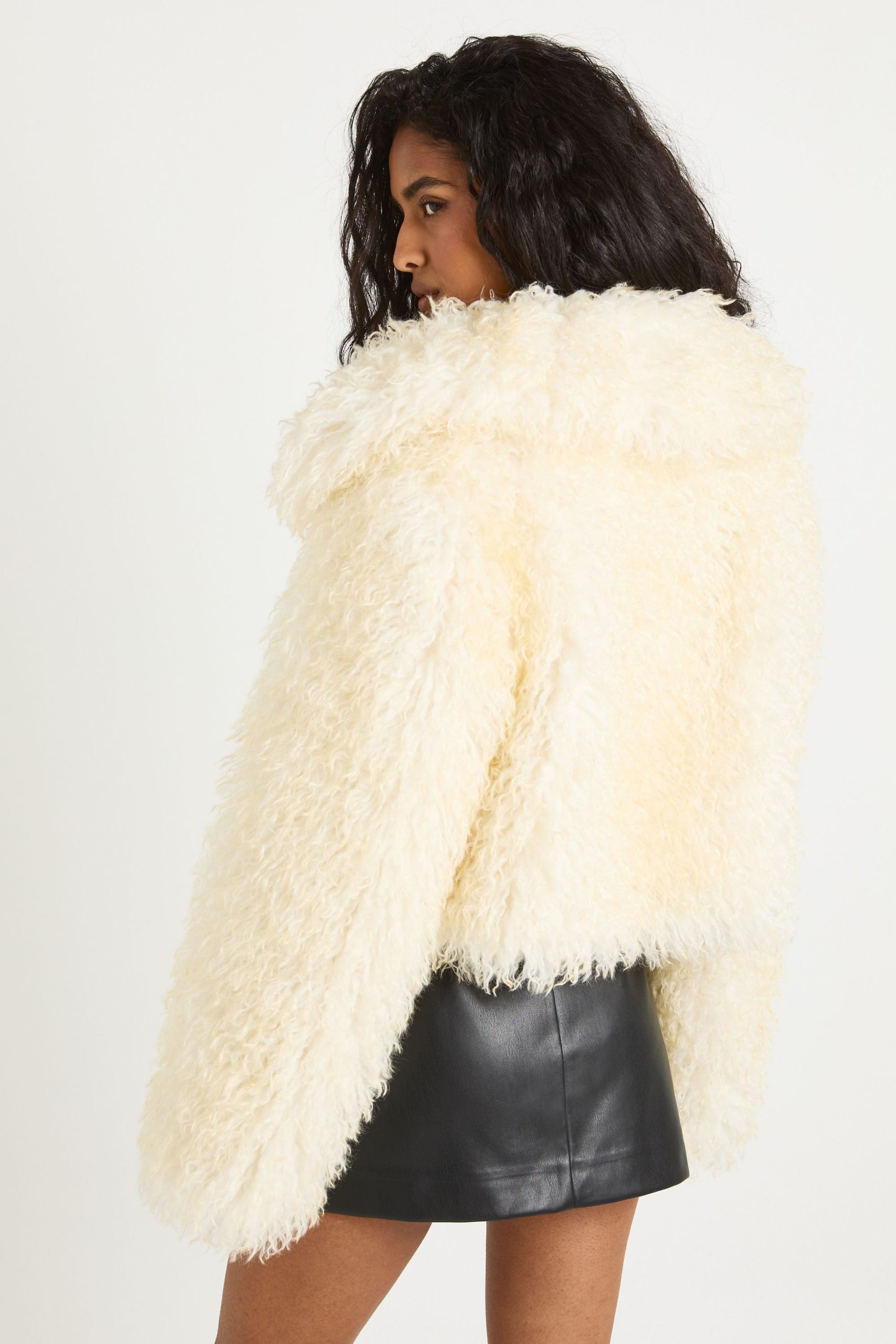 Shaggy Faux Fur Short Coat With clasps - Image 2