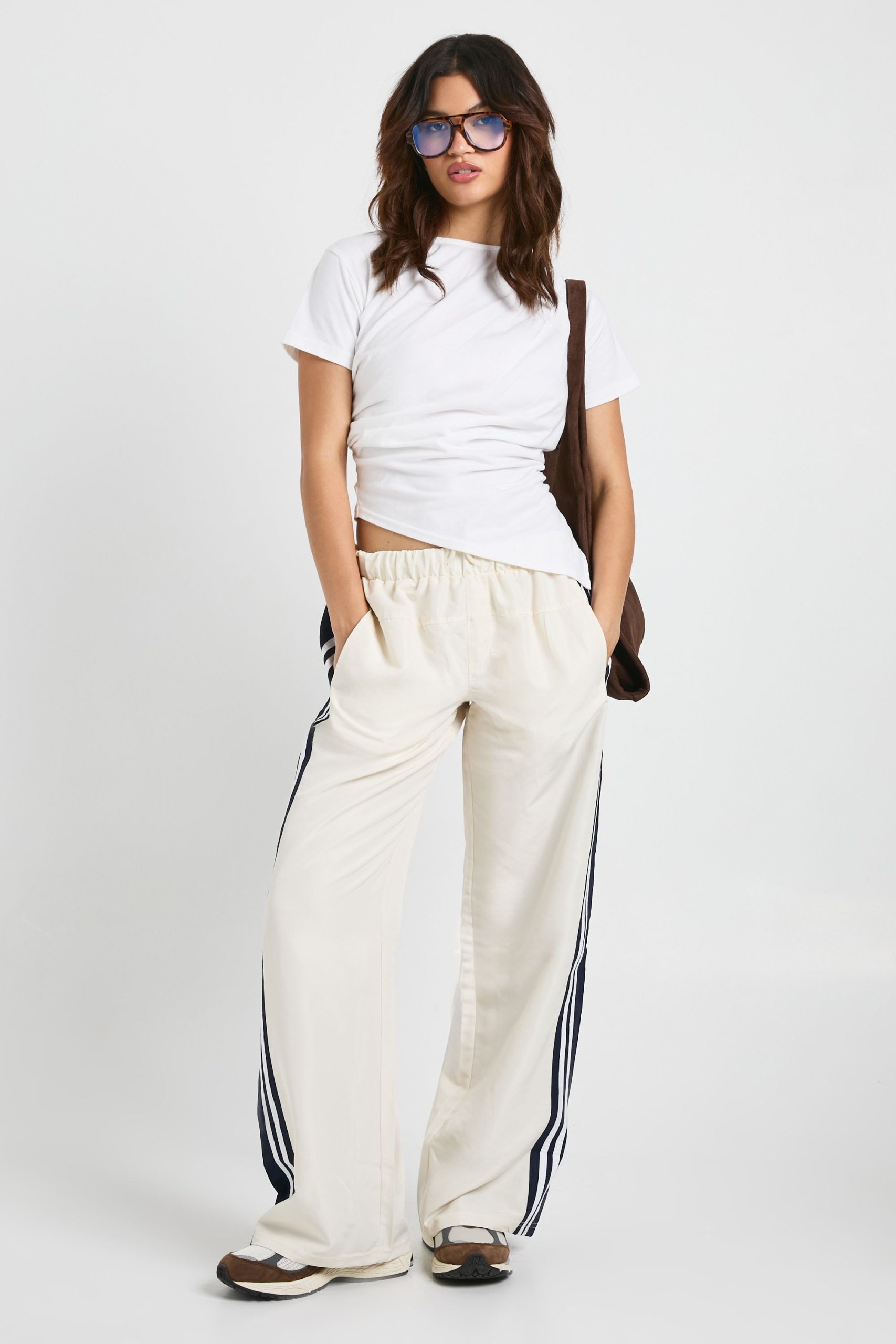 Asymmetric Hem Cinched Waist T-shirt - Image 3