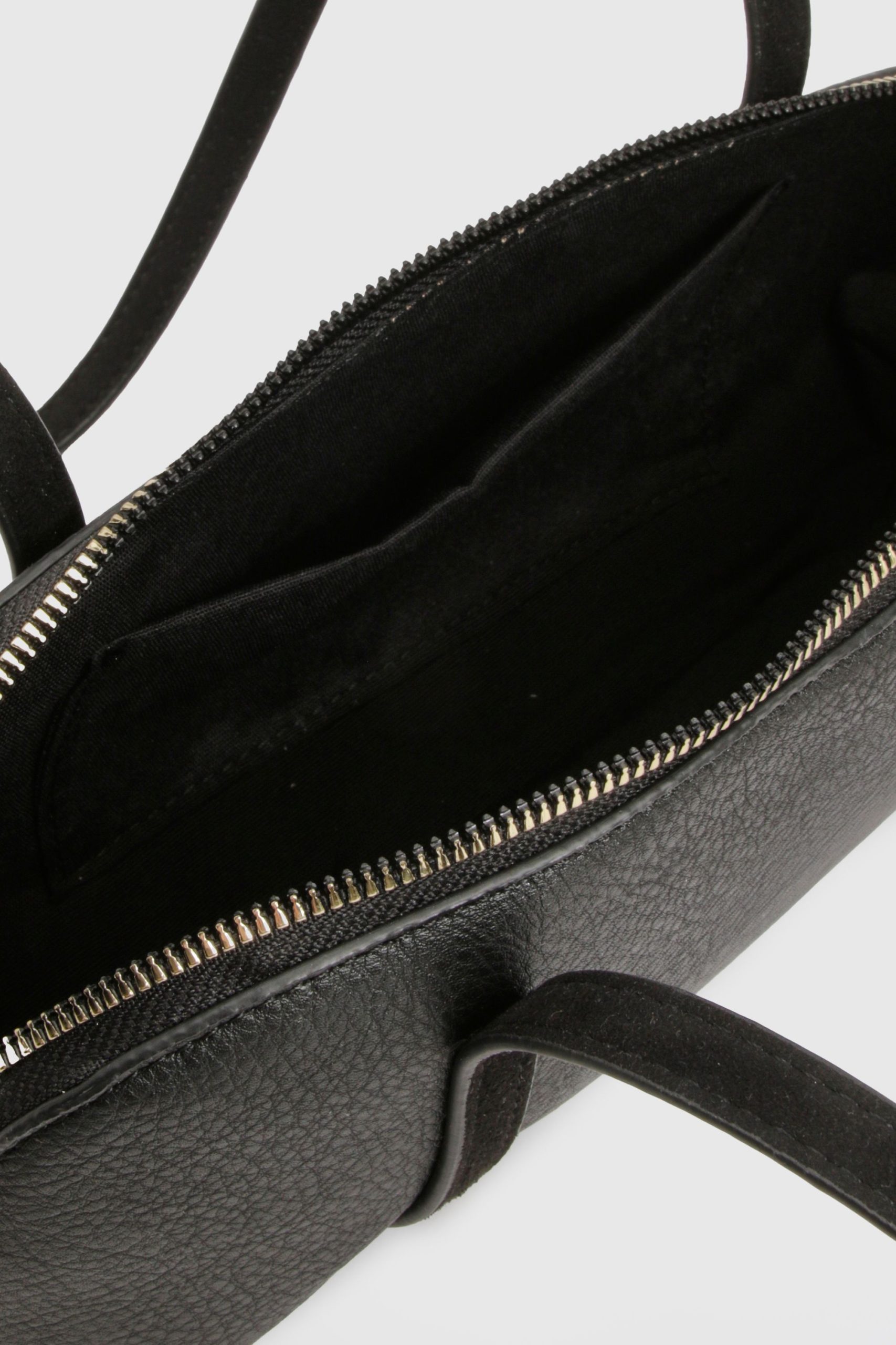 Contrast Handle Bowling Bag - Image 4