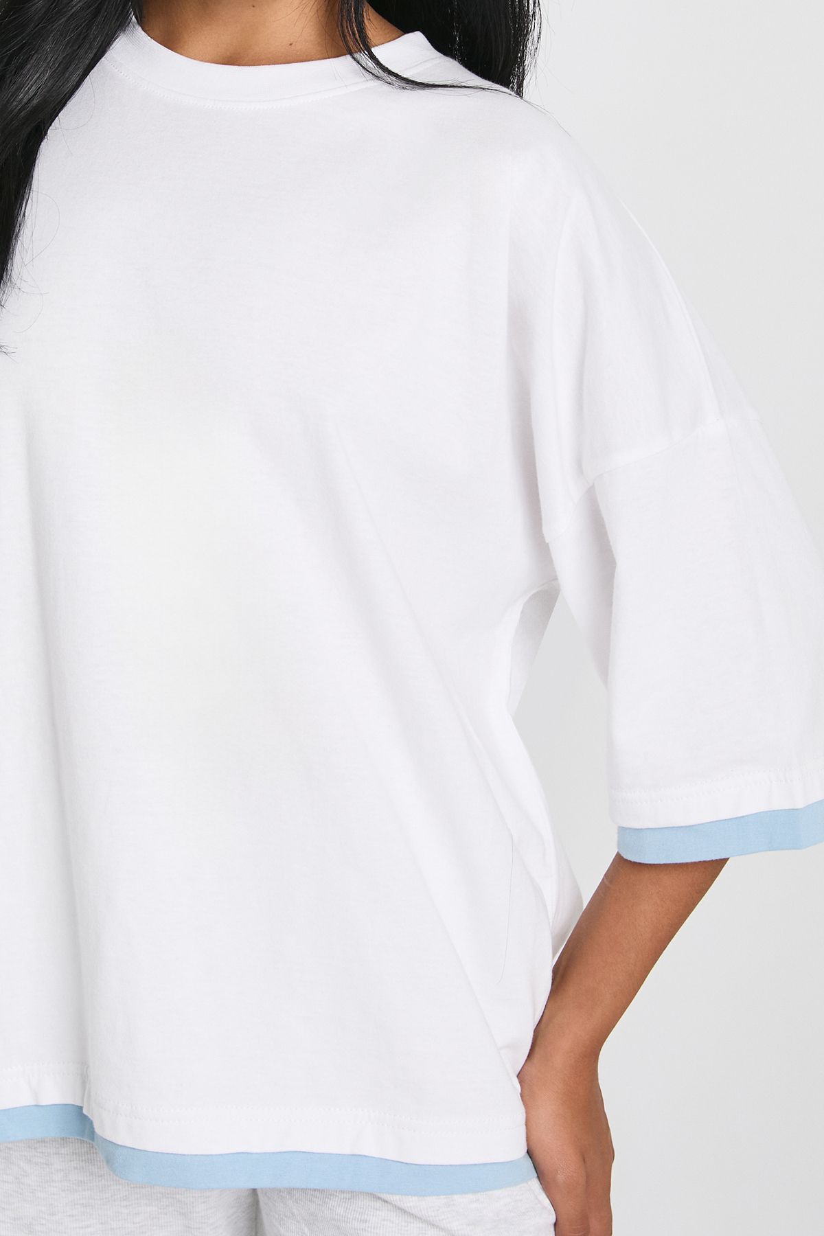 Oversized T-Shirt With Contrast Rib Hem - Image 4