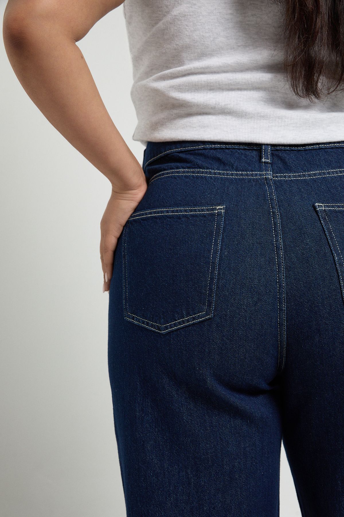 Plus Basics High Waist Straight Leg Jean - Image 4