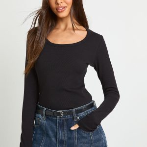Basic Rib Scoop Neck Fitted Long Sleeve Top