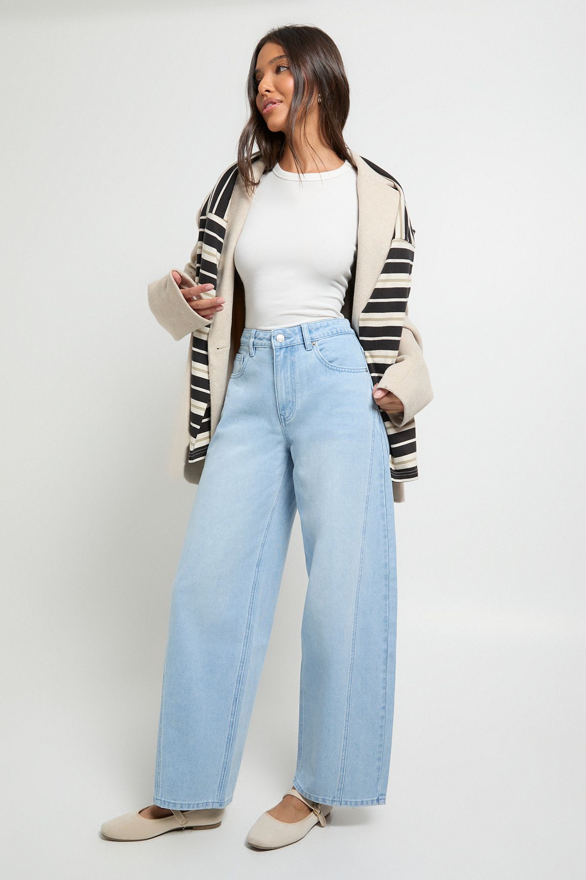 Mid Waist Twisted Seam Barrel Leg Jean