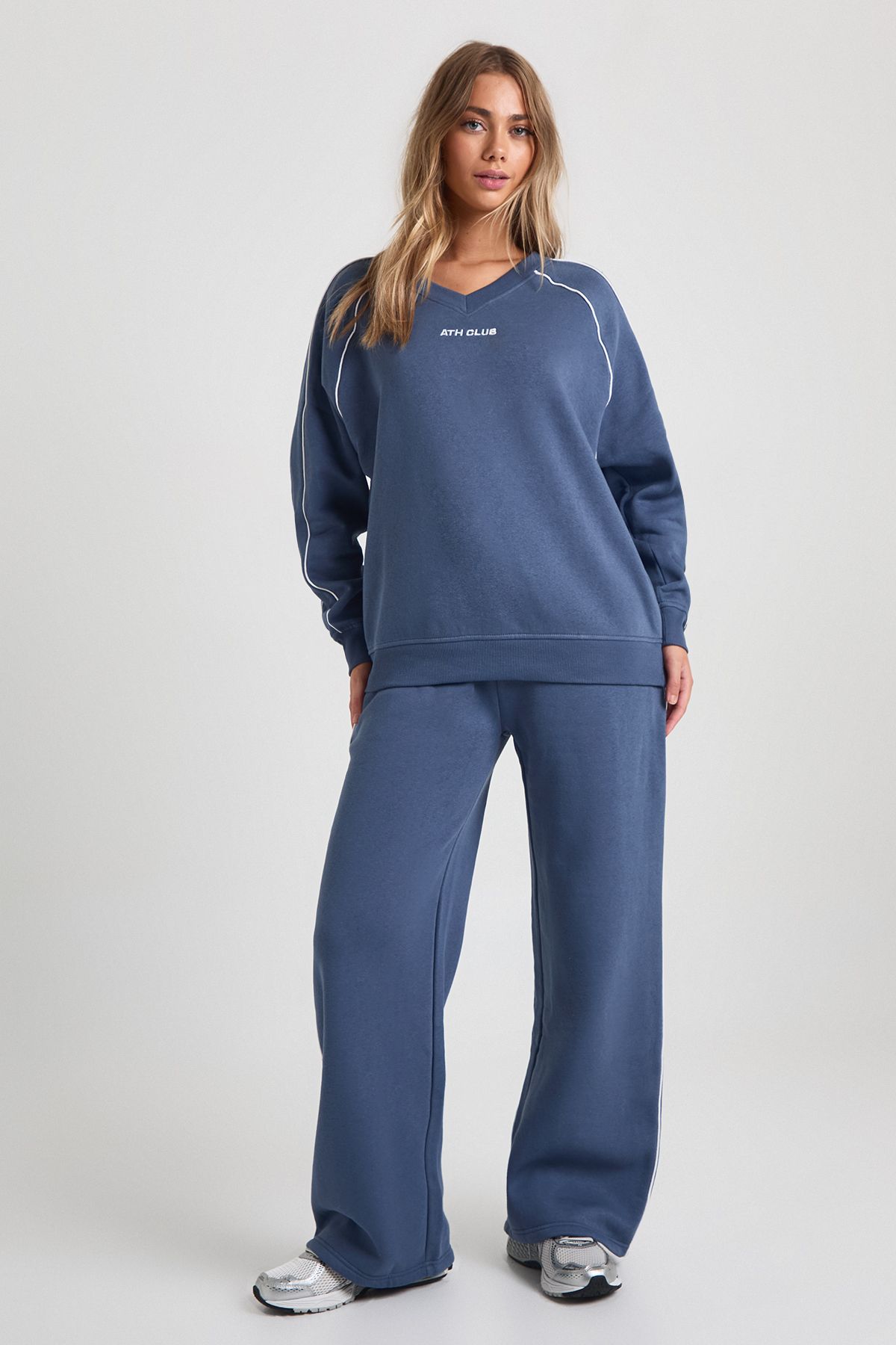 Ath Club Embroidered V Neck Piping Sweatshirt Tracksuit