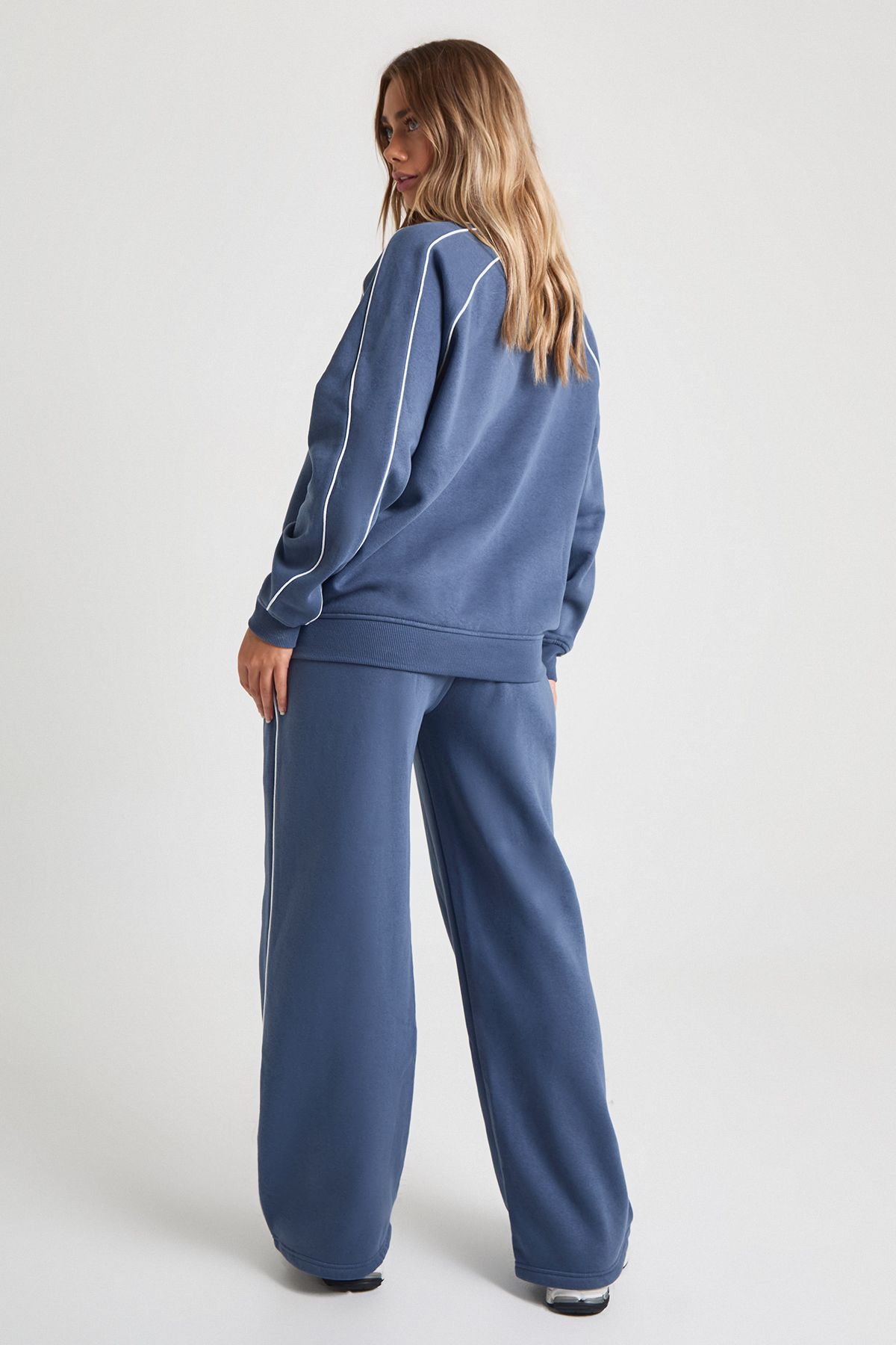 Ath Club Embroidered V Neck Piping Sweatshirt Tracksuit - Image 2