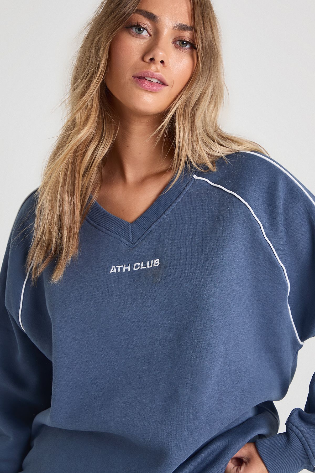 Ath Club Embroidered V Neck Piping Sweatshirt Tracksuit - Image 4