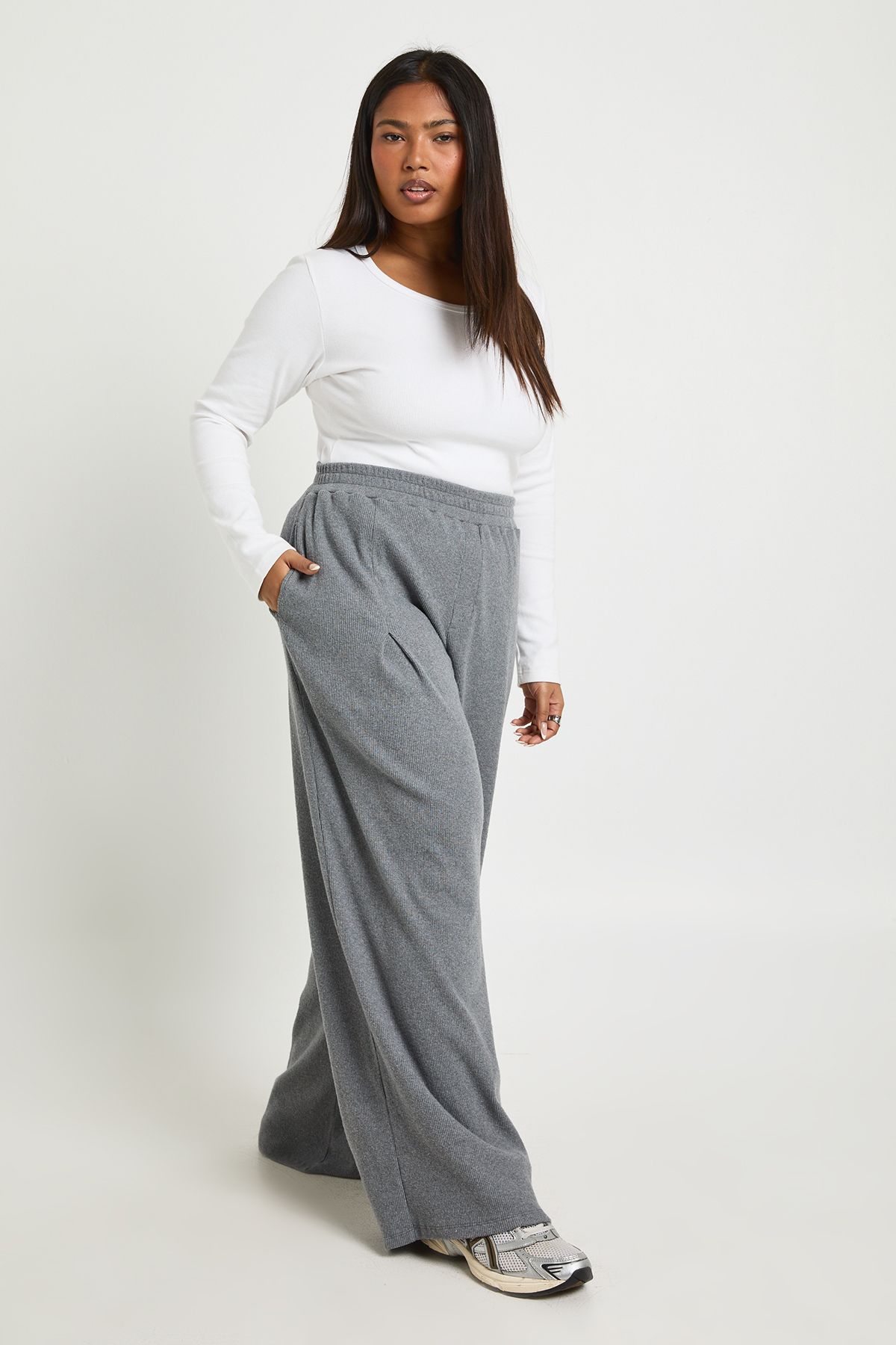 Plus Knitted Cord Wide Leg Pleated Balloon Joggers - Image 3