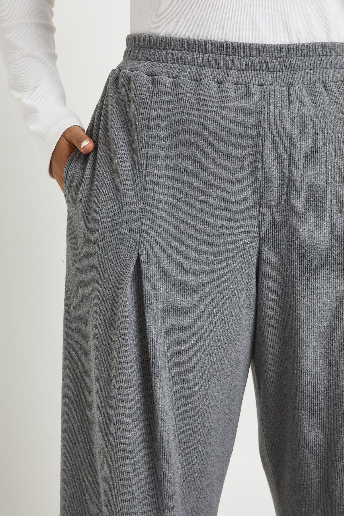 Plus Knitted Cord Wide Leg Pleated Balloon Joggers - Image 4