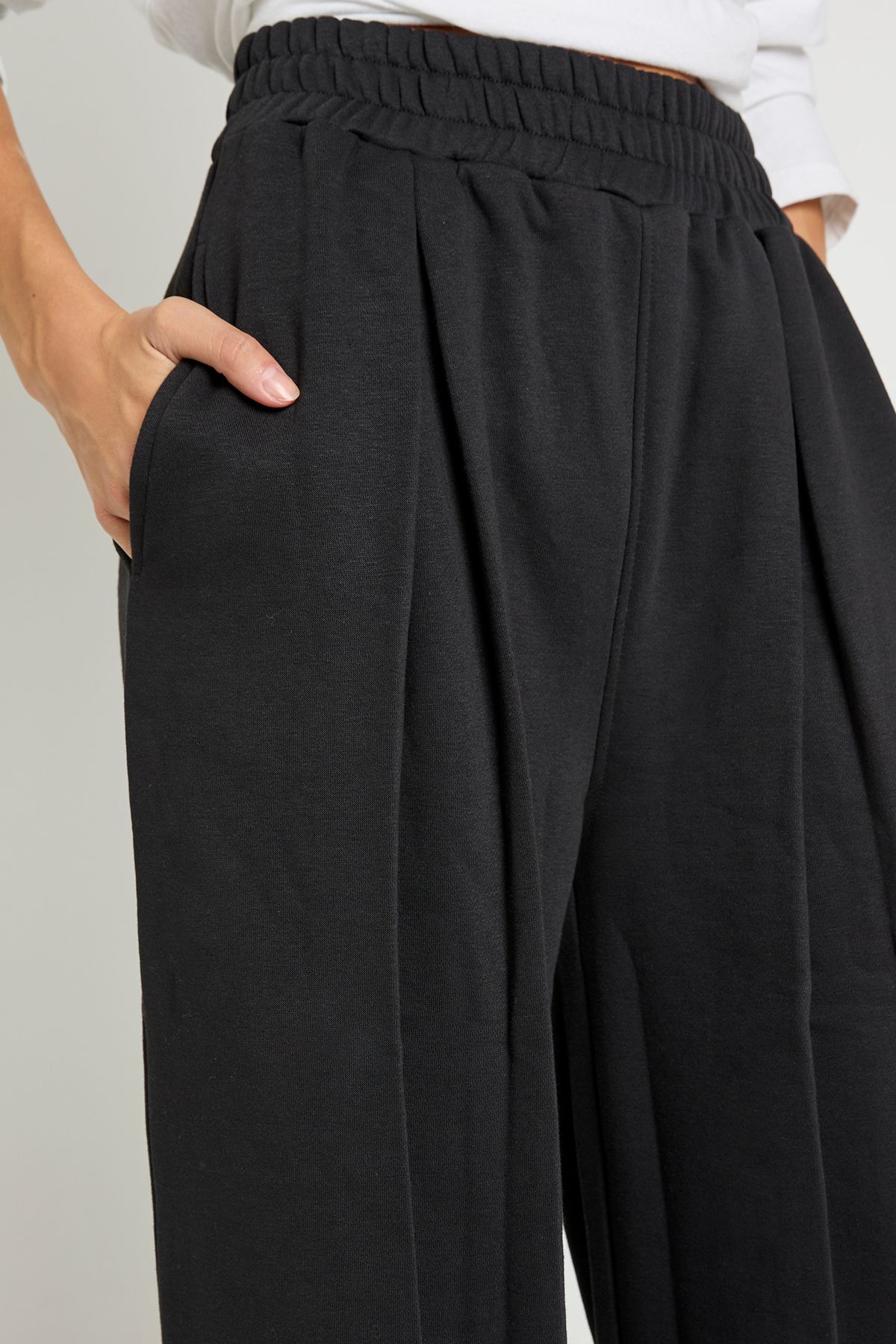 Boohoo Tall High Waist Pleat Detail Straight Leg Jogger - Image 4