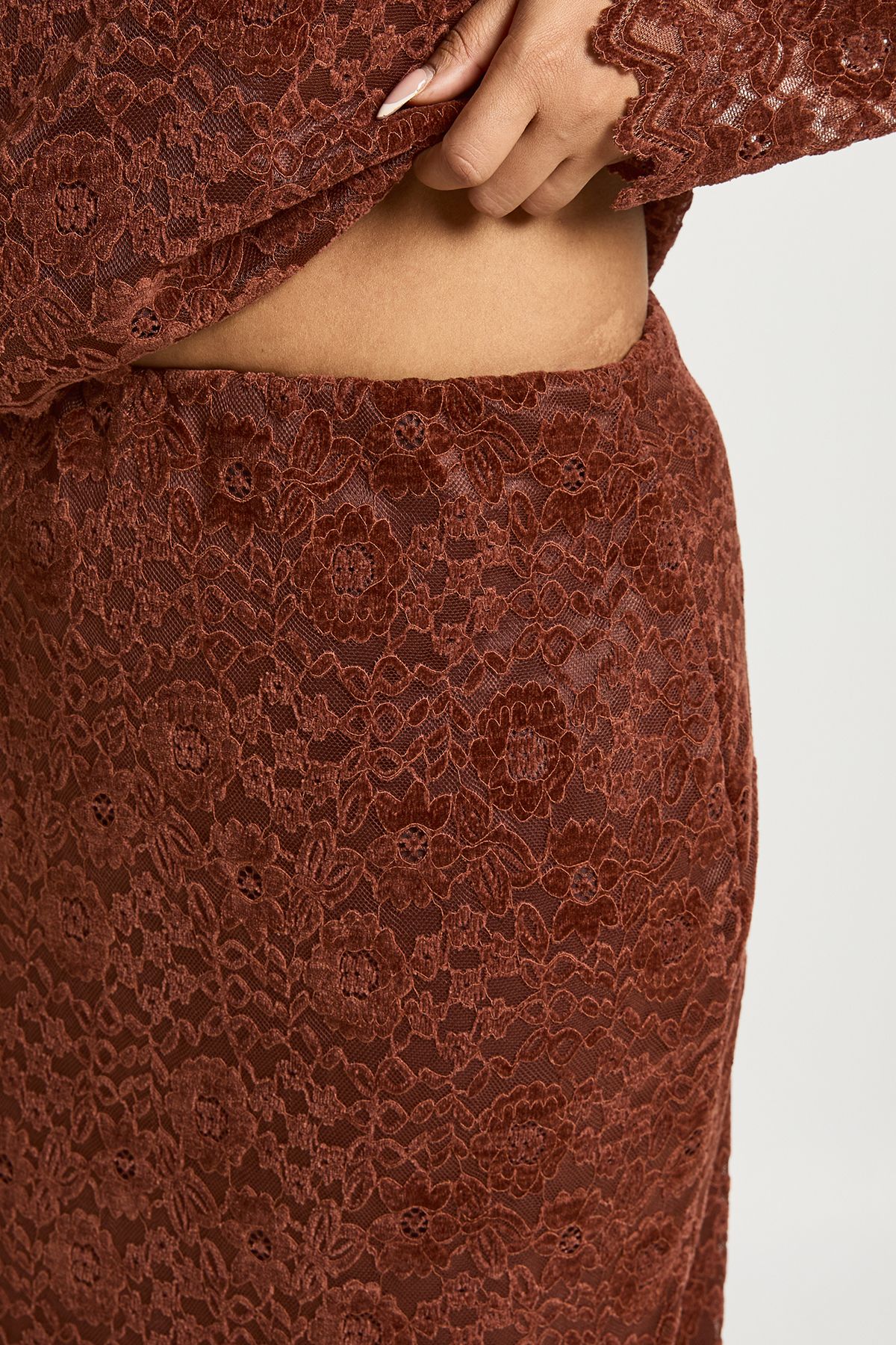 Plus Premium Lace Maxi Skirt - Image 4