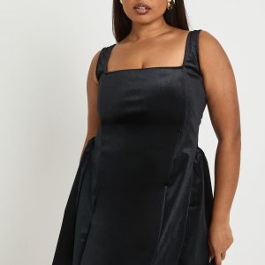 Plus Velvet Square Neck Skater Dress