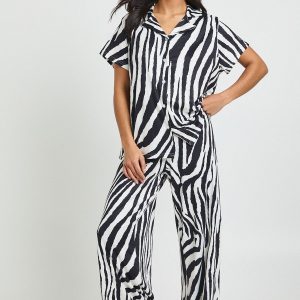 Petite Zebra Print Short Sleeve Top & Trousers Pyjama Set