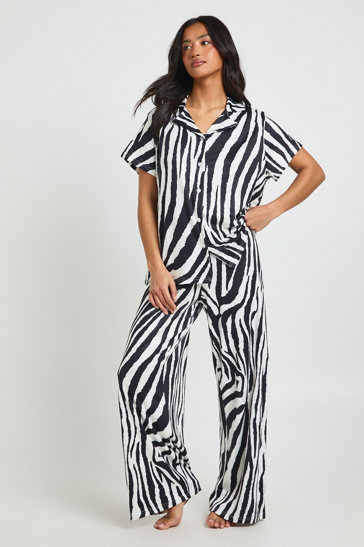 Petite Zebra Print Short Sleeve Top & Trousers Pyjama Set