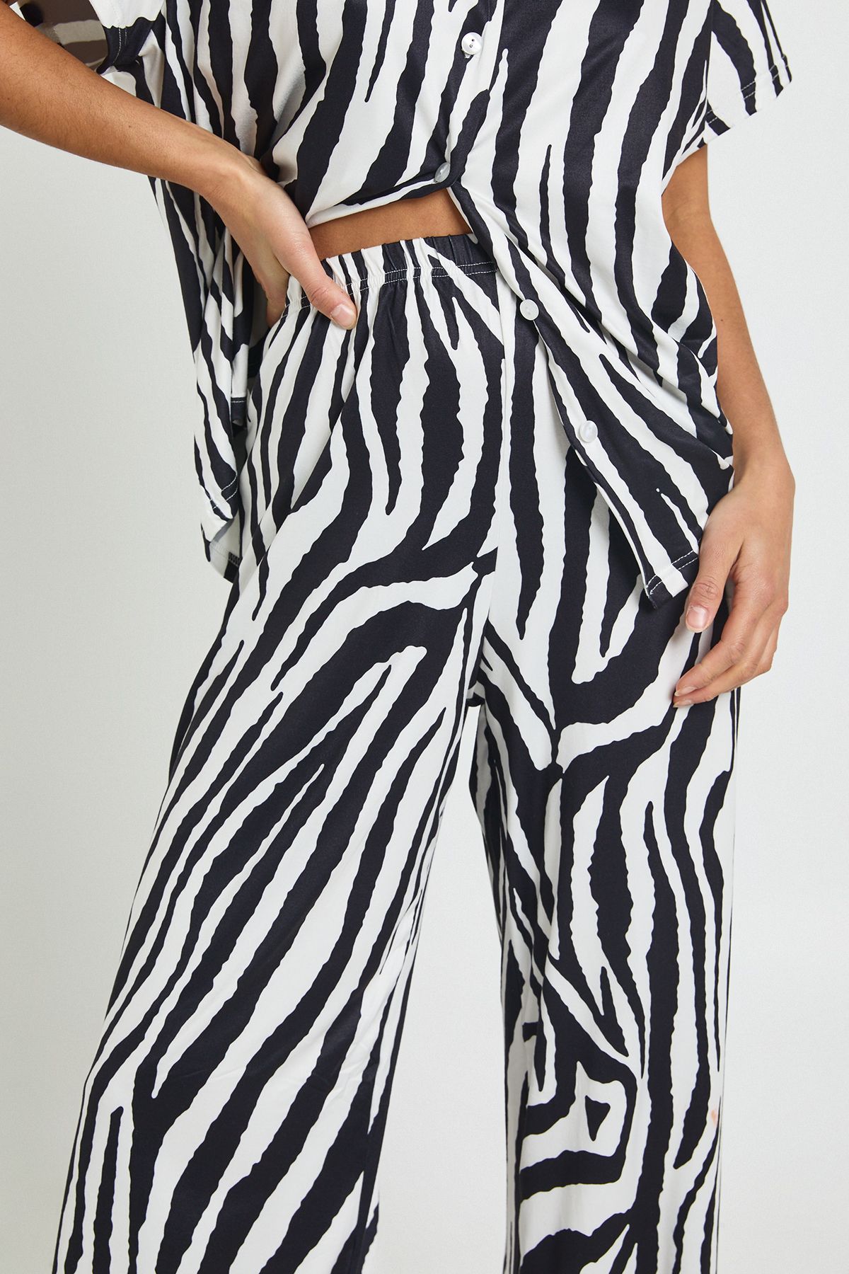 Petite Zebra Print Short Sleeve Top & Trousers Pyjama Set - Image 4