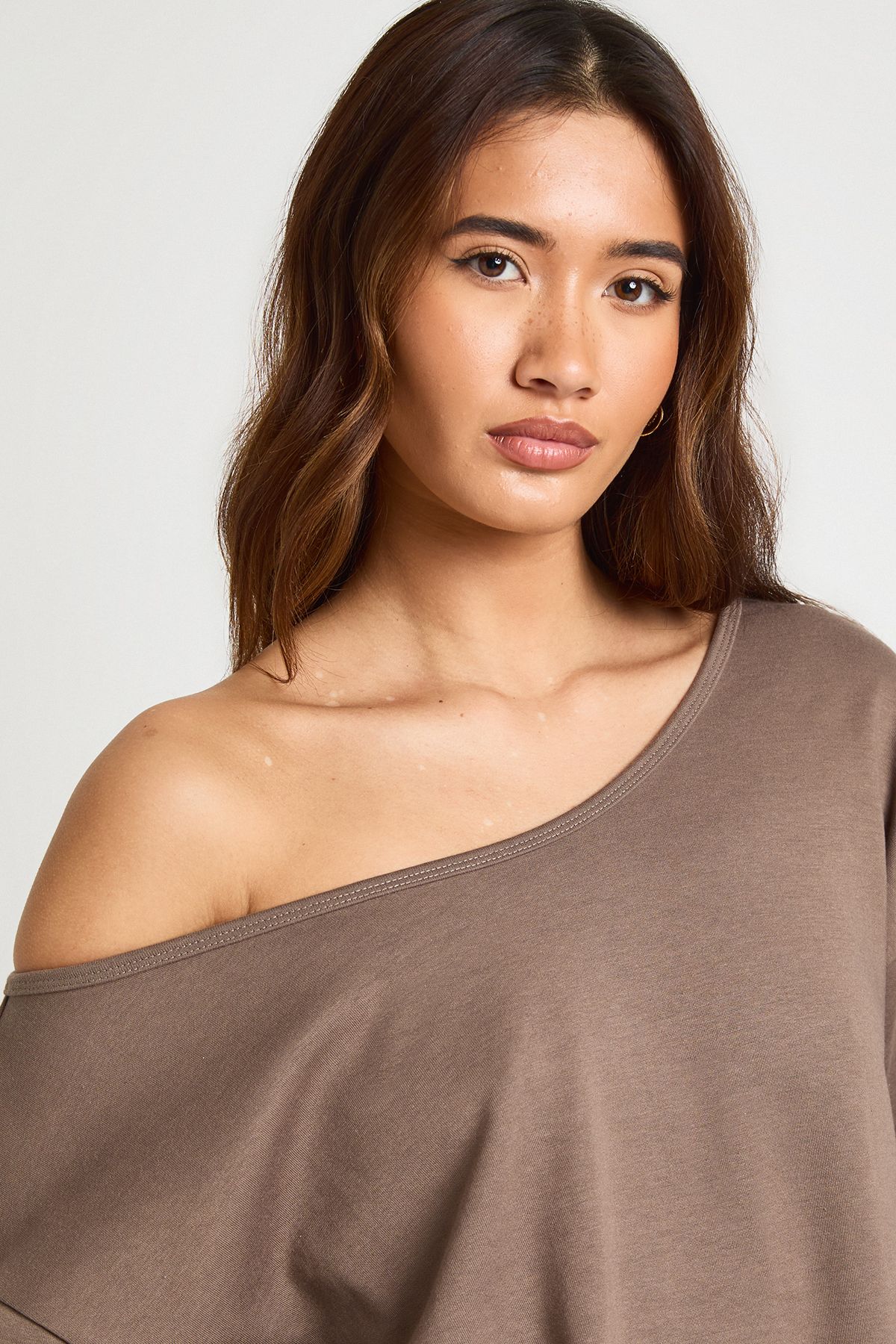 Interlock Off Shoulder Sweatshirt - Image 4